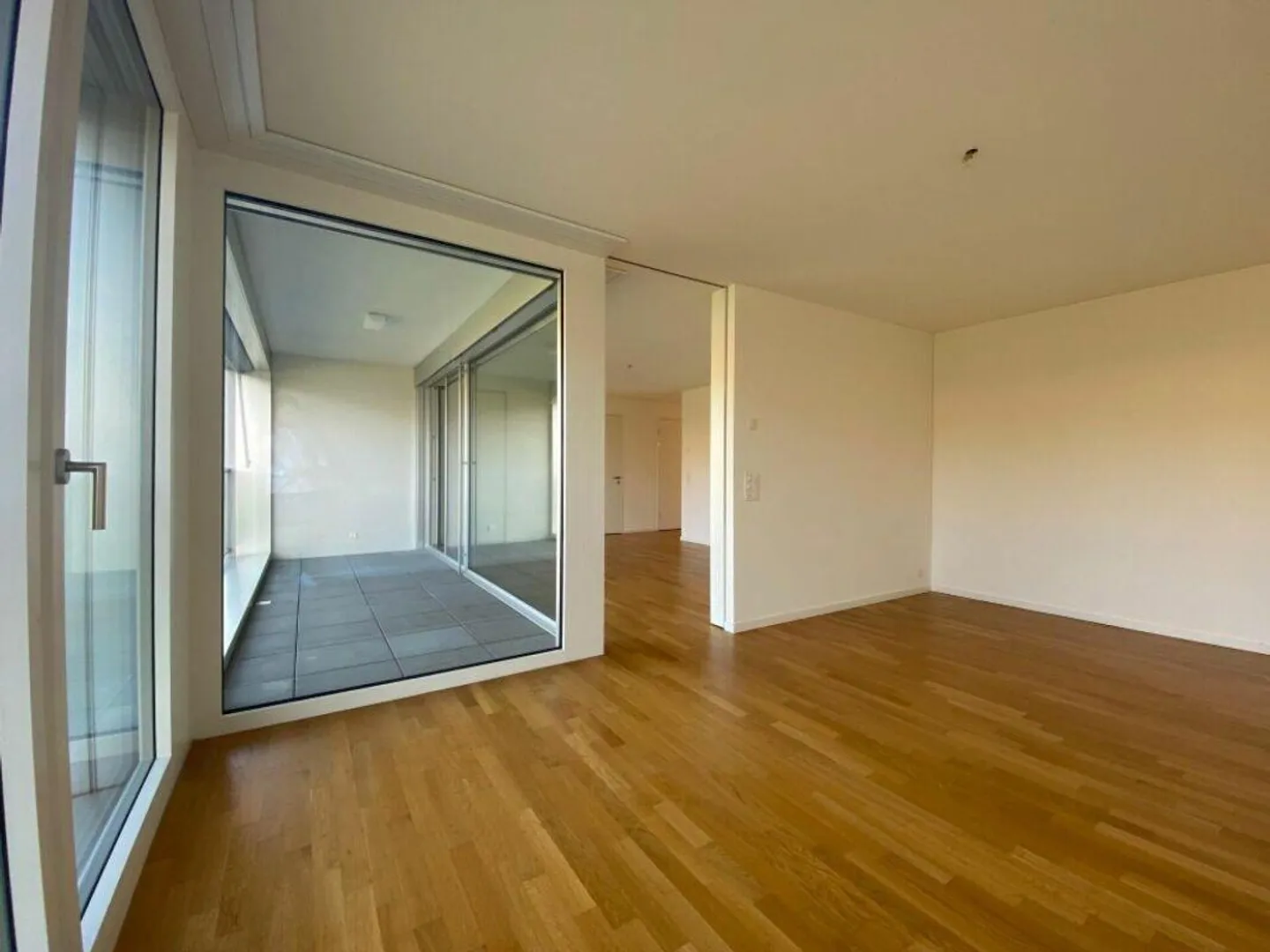 Moderne 3.5 Zimmer-Wohnung an top Lage - Foto 4 von 10