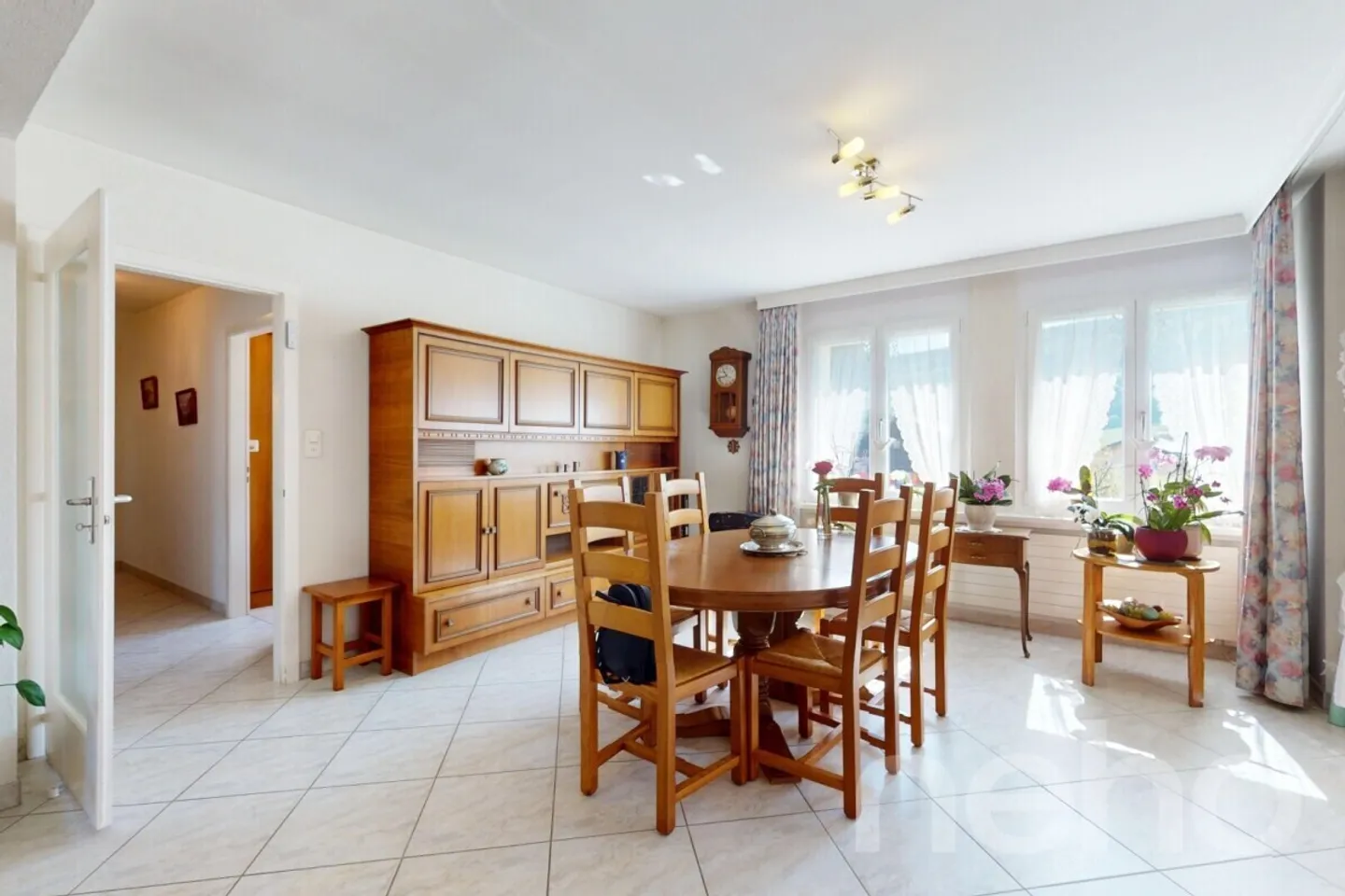 Geräumige Villa mit großem Potenzial, ruhig, mit separater Wohnung - Foto 9 von 12