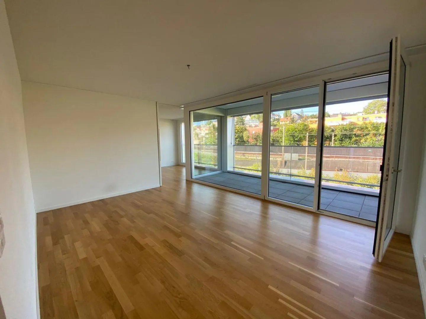 Moderne 3.5 Zimmer-Wohnung an top Lage - Foto 3 von 10