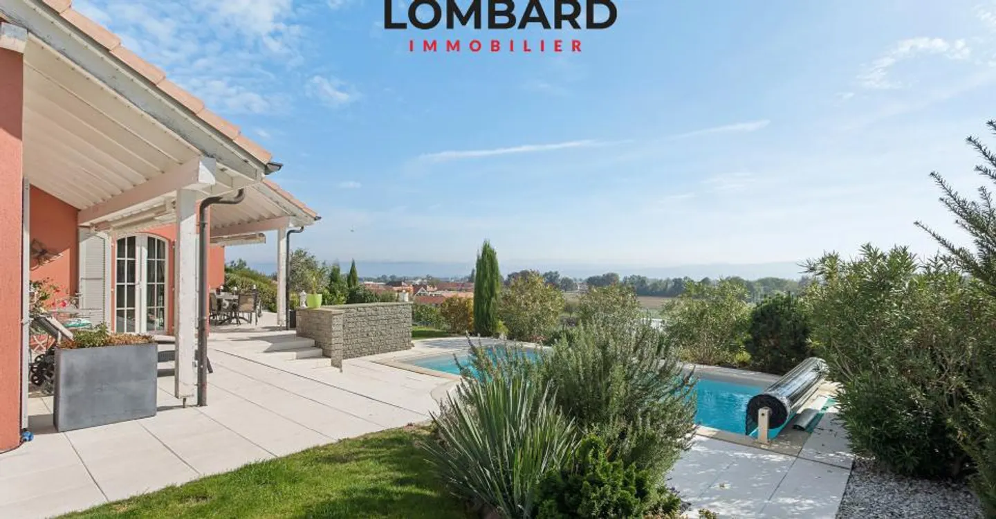 Spacious individual villa with panoramic view of the Alps - Photo 2 of 13