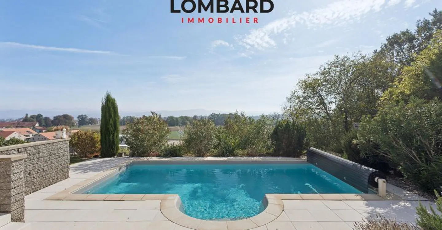 Spacious individual villa with panoramic view of the Alps - Photo 3 of 13