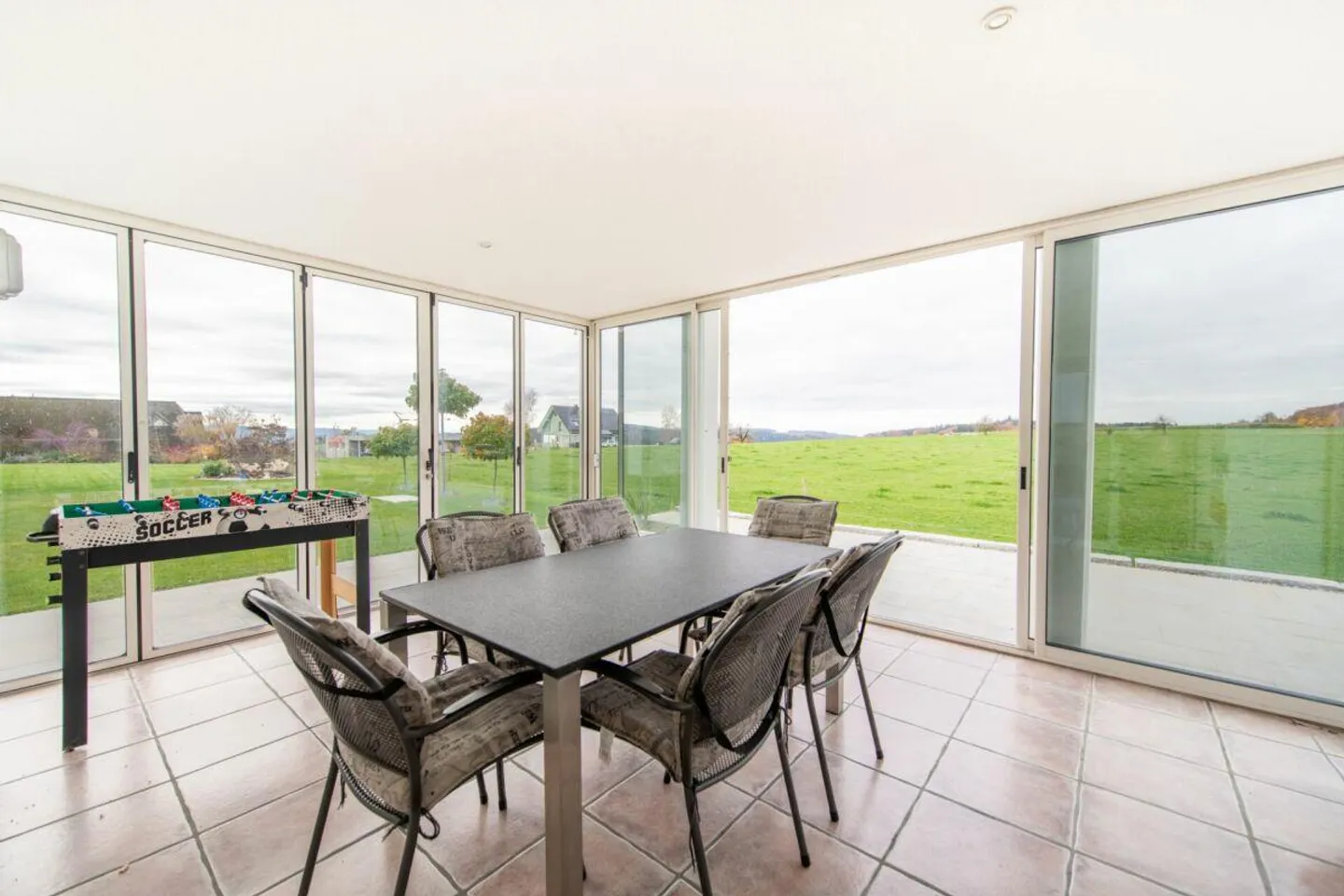 Spacieux, lumineux et moderne - appartement de 5,5 pièces avec vue magnifique - Photo 5 sur 28