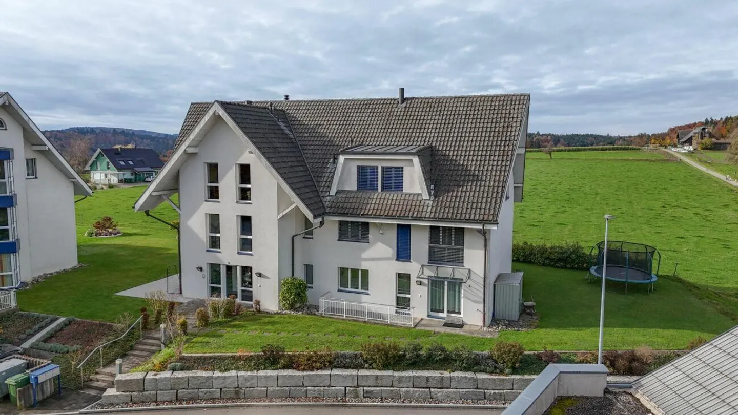 Spacieux, lumineux et moderne - appartement de 5,5 pièces avec vue magnifique - Photo 26 sur 28