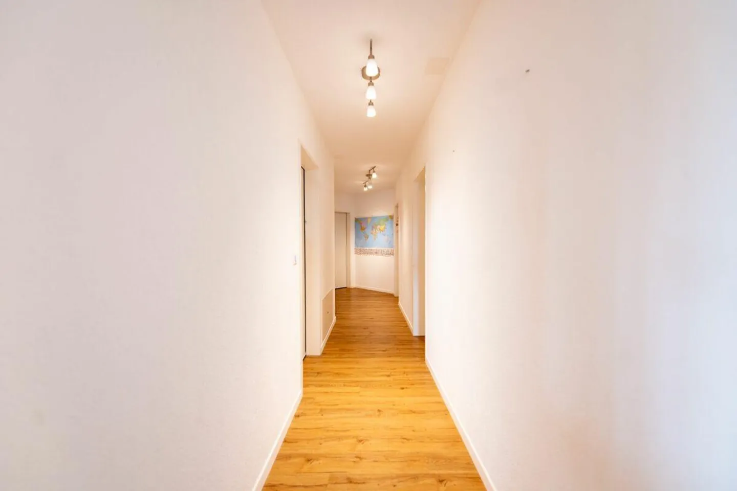 Spacieux, lumineux et moderne - appartement de 5,5 pièces avec vue magnifique - Photo 11 sur 28