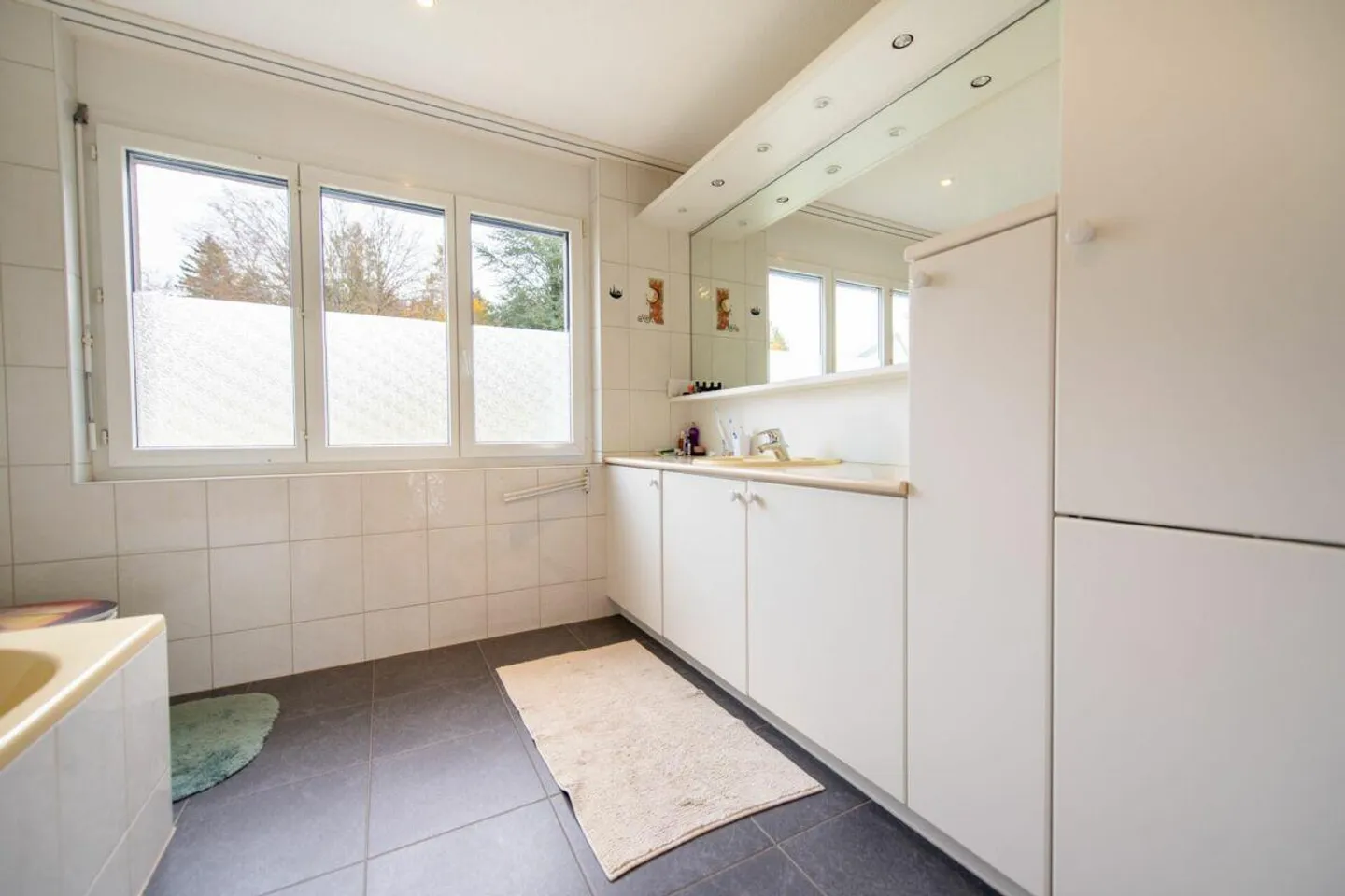 Spacieux, lumineux et moderne - appartement de 5,5 pièces avec vue magnifique - Photo 14 sur 28