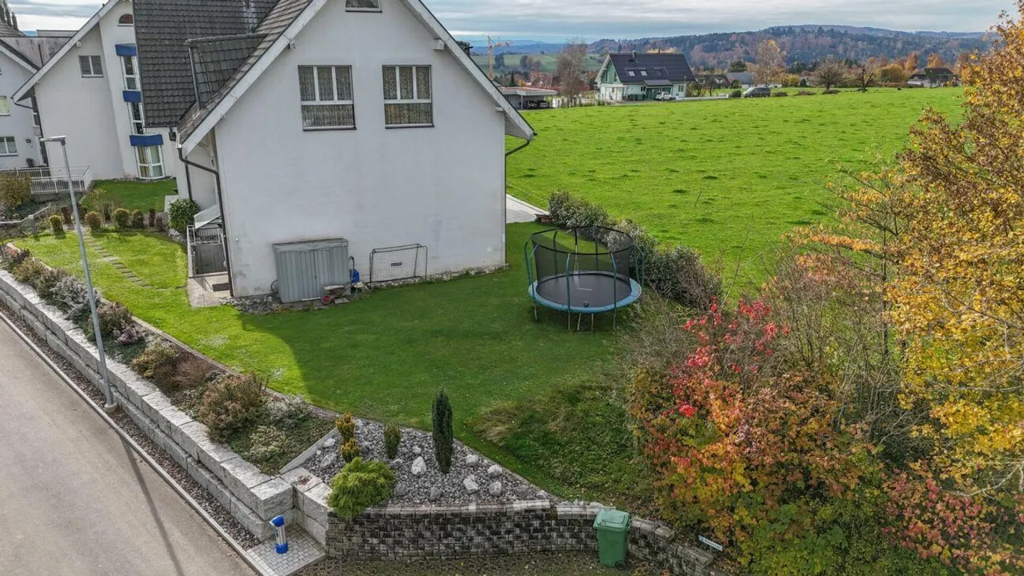 Spacieux, lumineux et moderne - appartement de 5,5 pièces avec vue magnifique - Photo 24 sur 28