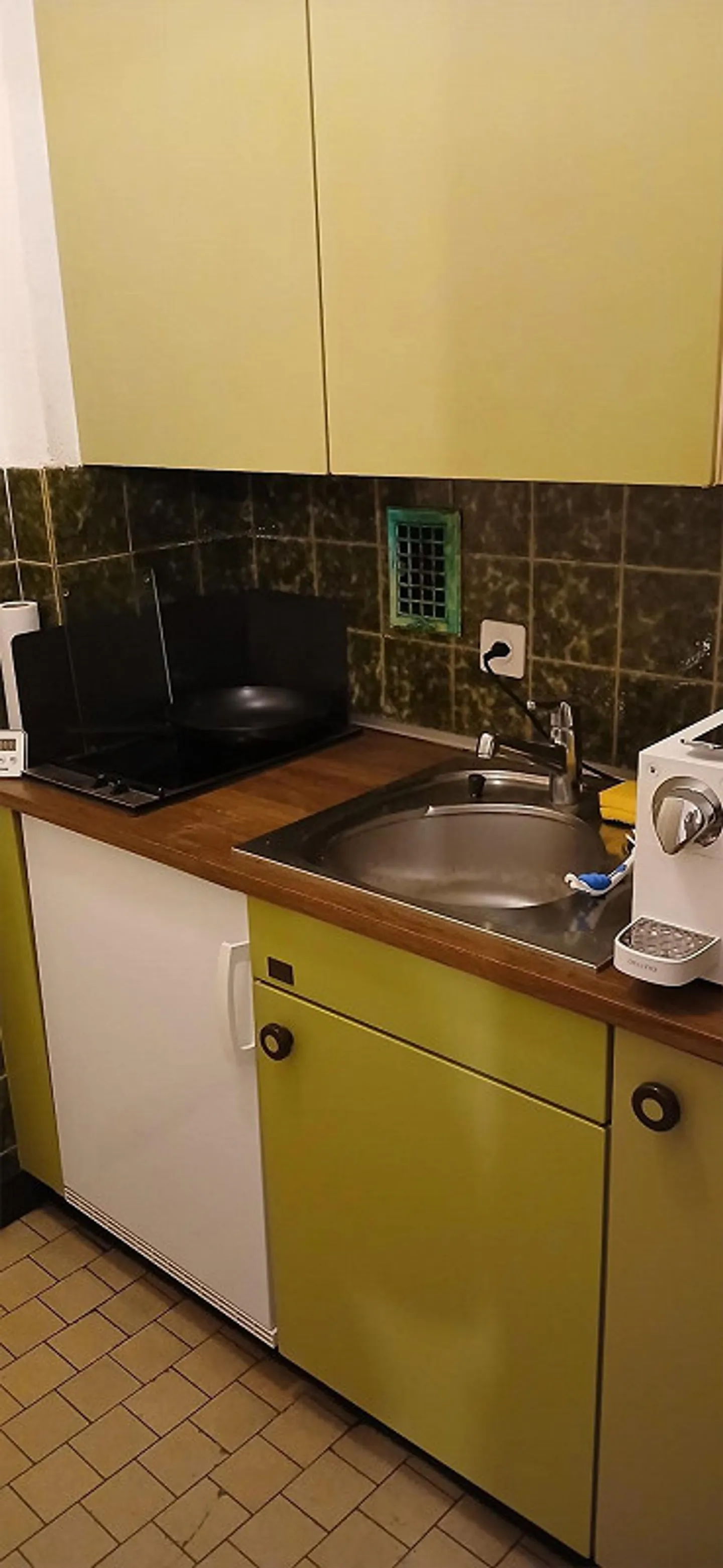 1.5 Room Apartment Centrally Located - Photo 4 of 4