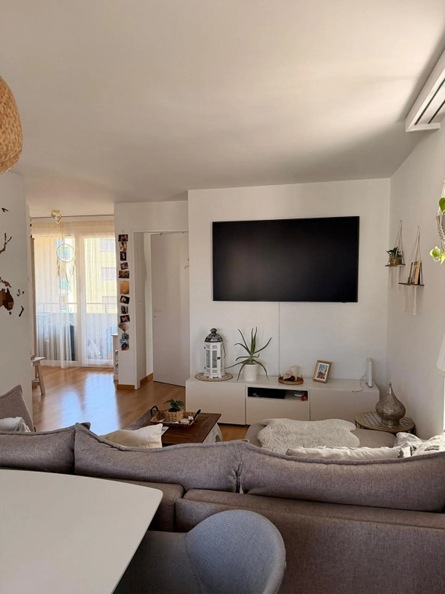 Bright 2.5 Room Apartment Directly by the Lake - Photo 2 of 10