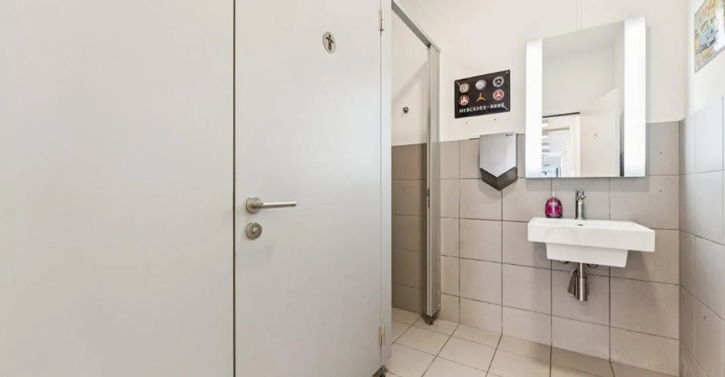 Sales Area/Showroom for Rent! - Photo 3 of 10