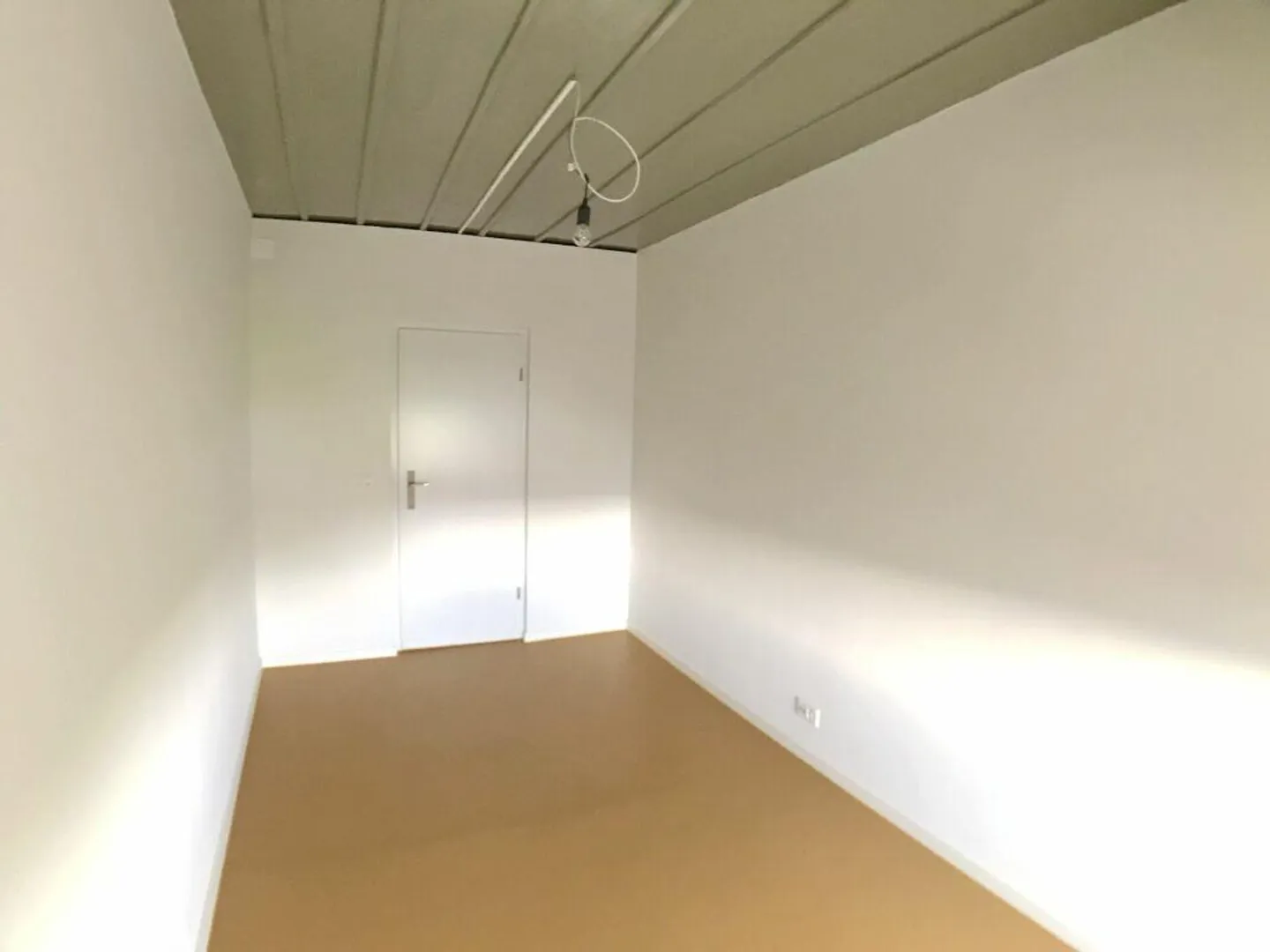 Camera mansardata vicino al centro città in affitto - Foto 2 di 6