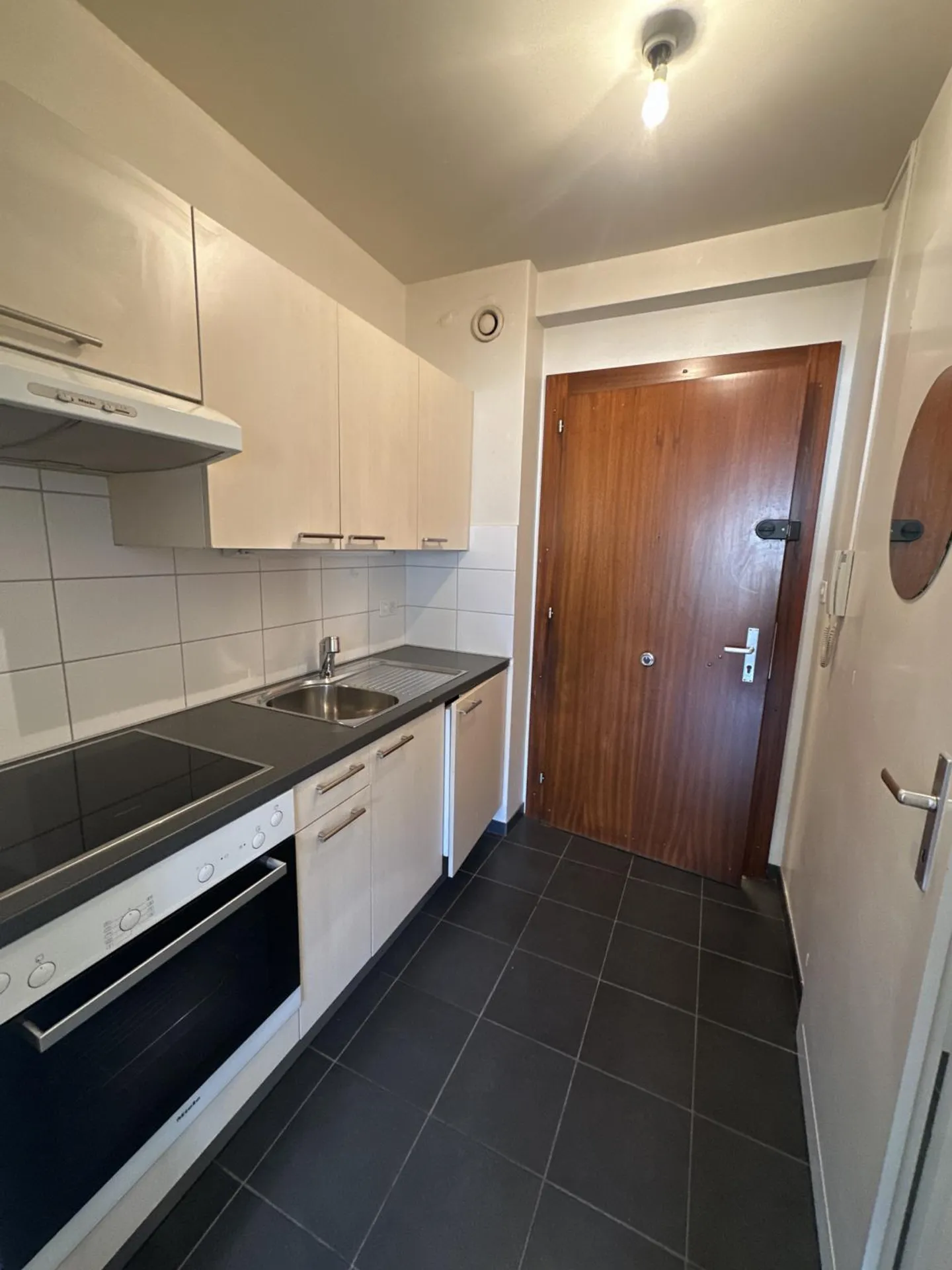 Charmant studio dans la vieille ville - Photo 2 sur 3