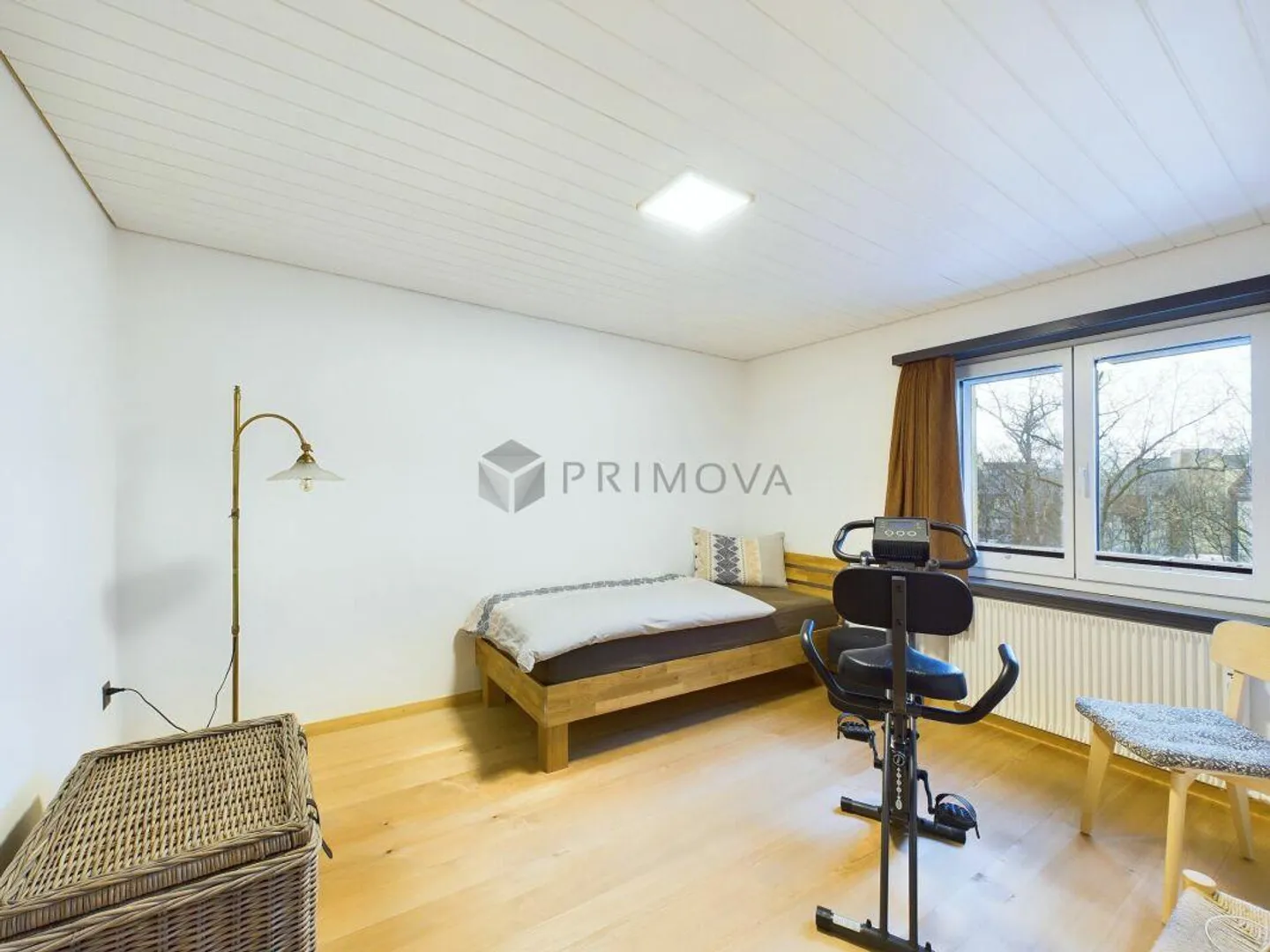 Stylishly renovated & flooded with light - A living oasis to fall in love with - Photo 7 of 11