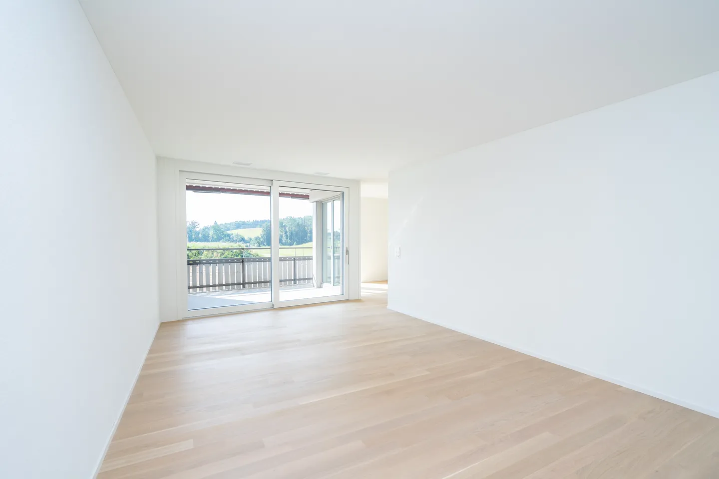 Modernes Apartment mit Balkon - Foto 2 von 6