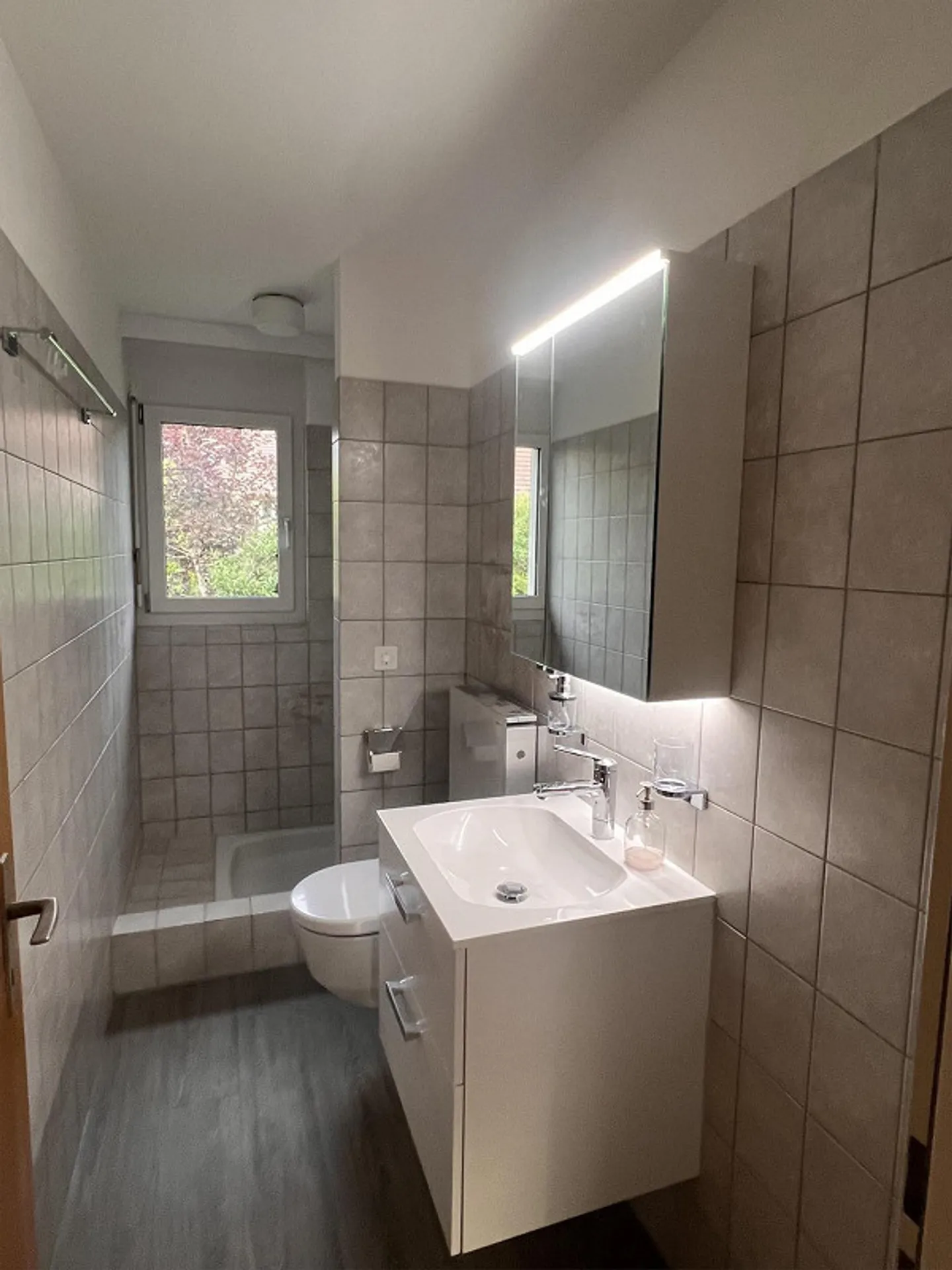 Attractive bright 4.5-room apartment with 2 balconies in a quiet location in Dorf - Photo 4 of 8