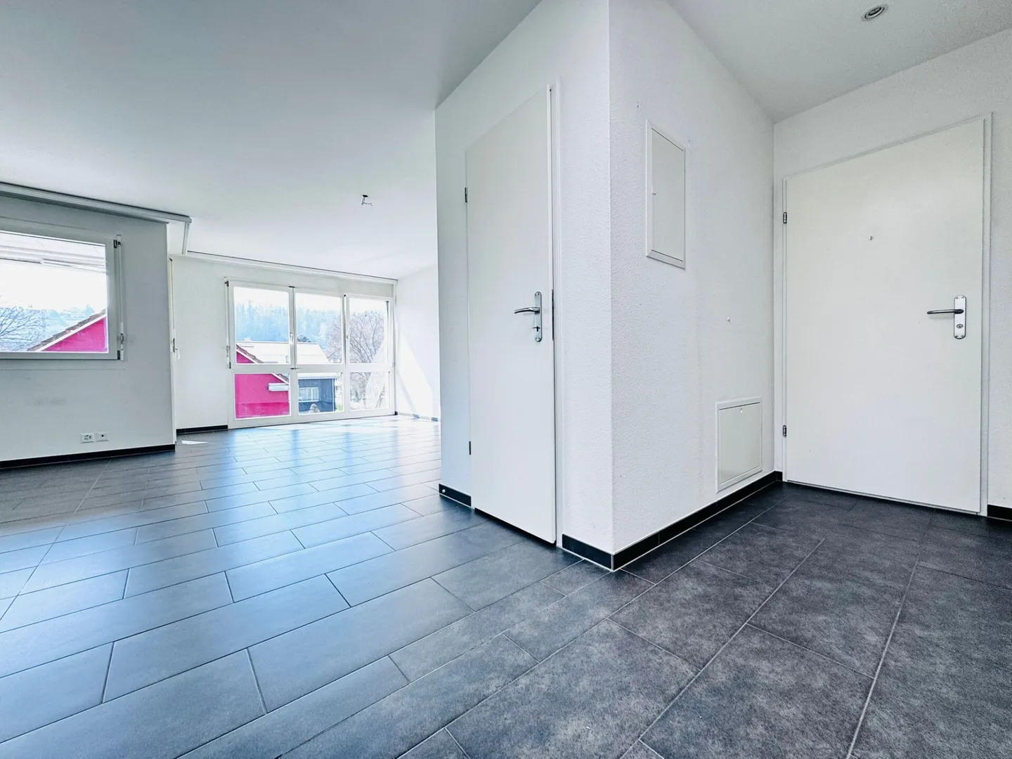 Appartement 2.5 pièces avec balcon ensoleillé à Pratteln - Photo 3 sur 12