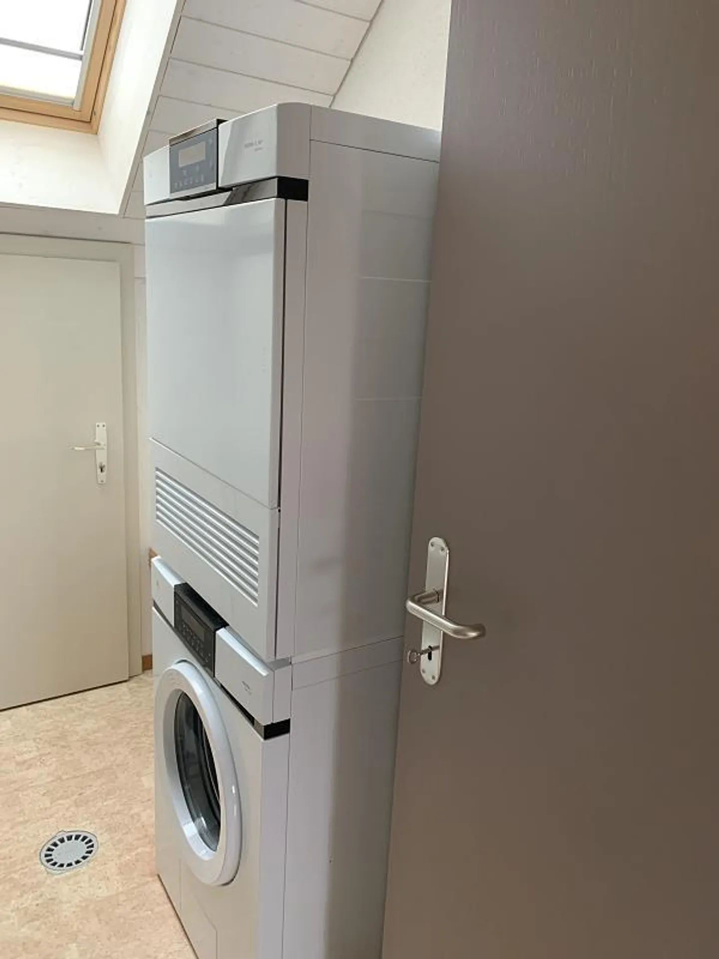 Ampio appartamento attico 4.5 in una posizione tranquilla - Foto 9 di 12