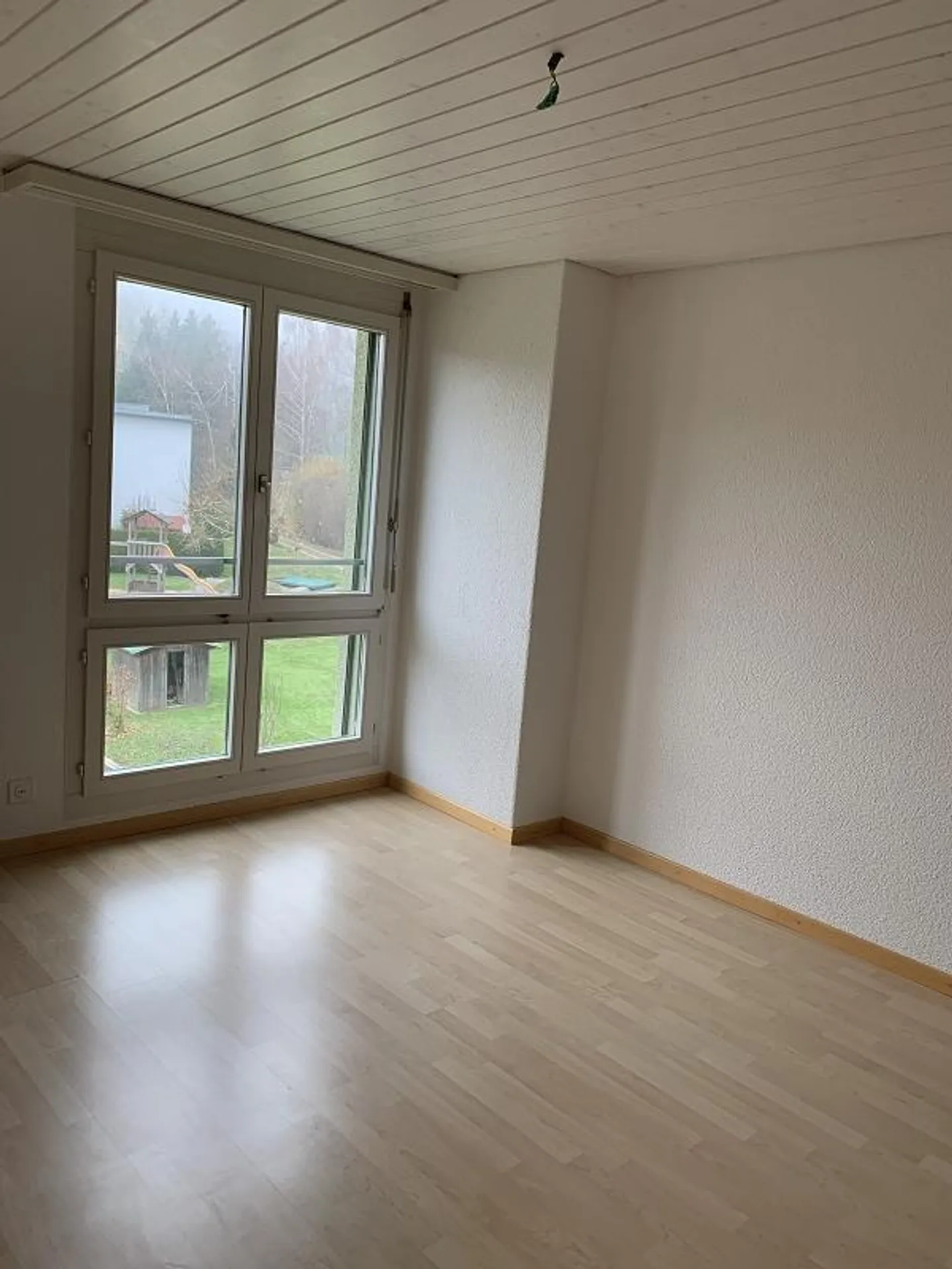 Ampio appartamento attico 4.5 in una posizione tranquilla - Foto 5 di 12