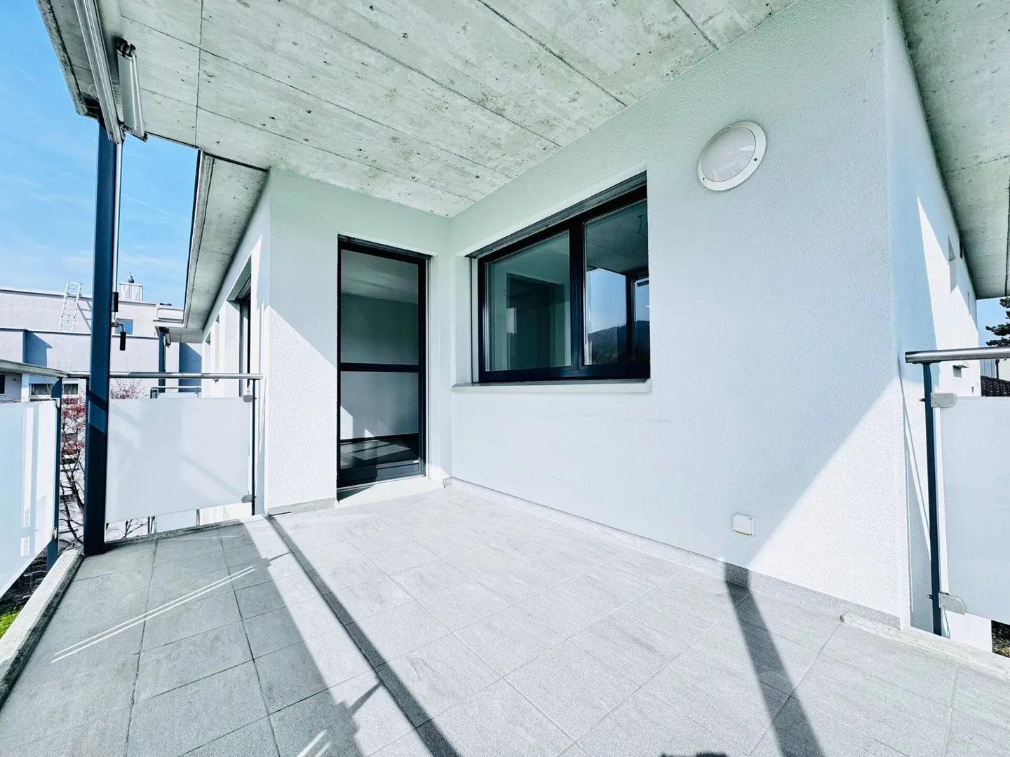 Appartement 2.5 pièces avec balcon ensoleillé à Pratteln - Photo 2 sur 12