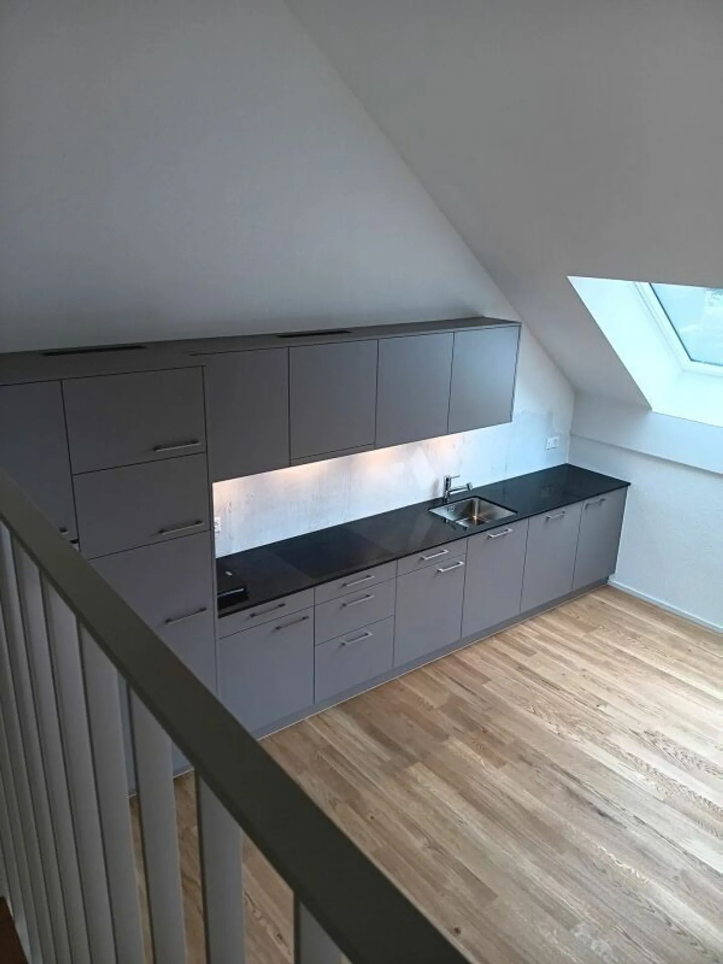 Living and working under one roof in a dreamlike 4.5-room attic apartment with gallery - Photo 2 of 11