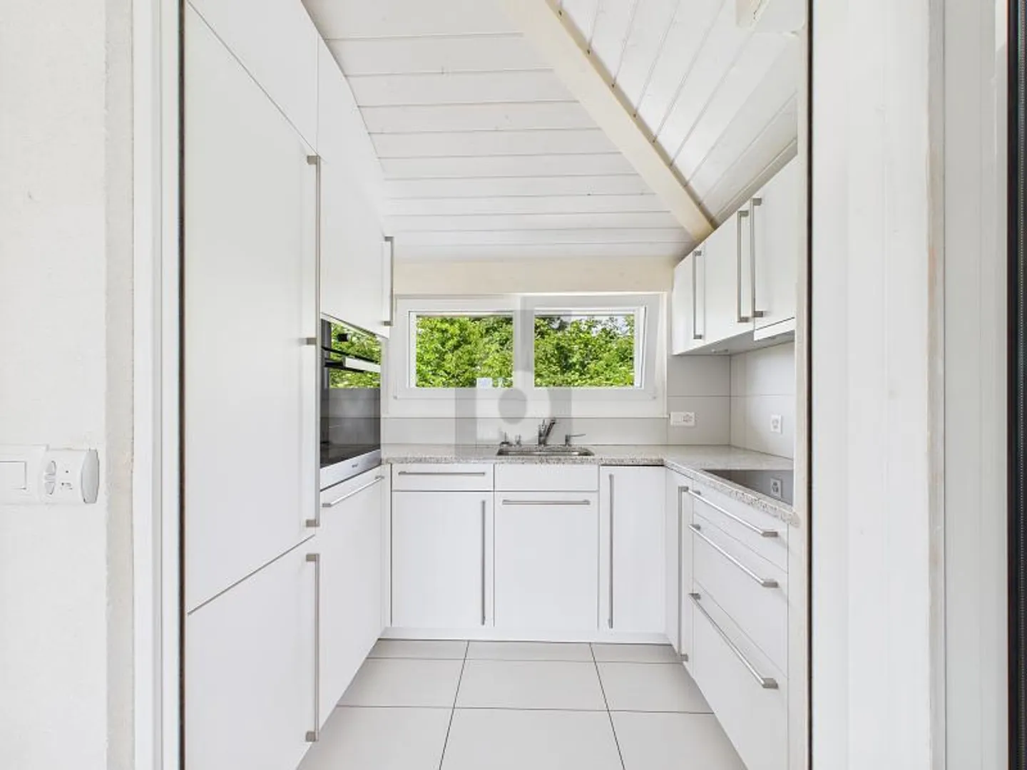 BRIGHT AND FURNISHED ROOM - Photo 3 of 6