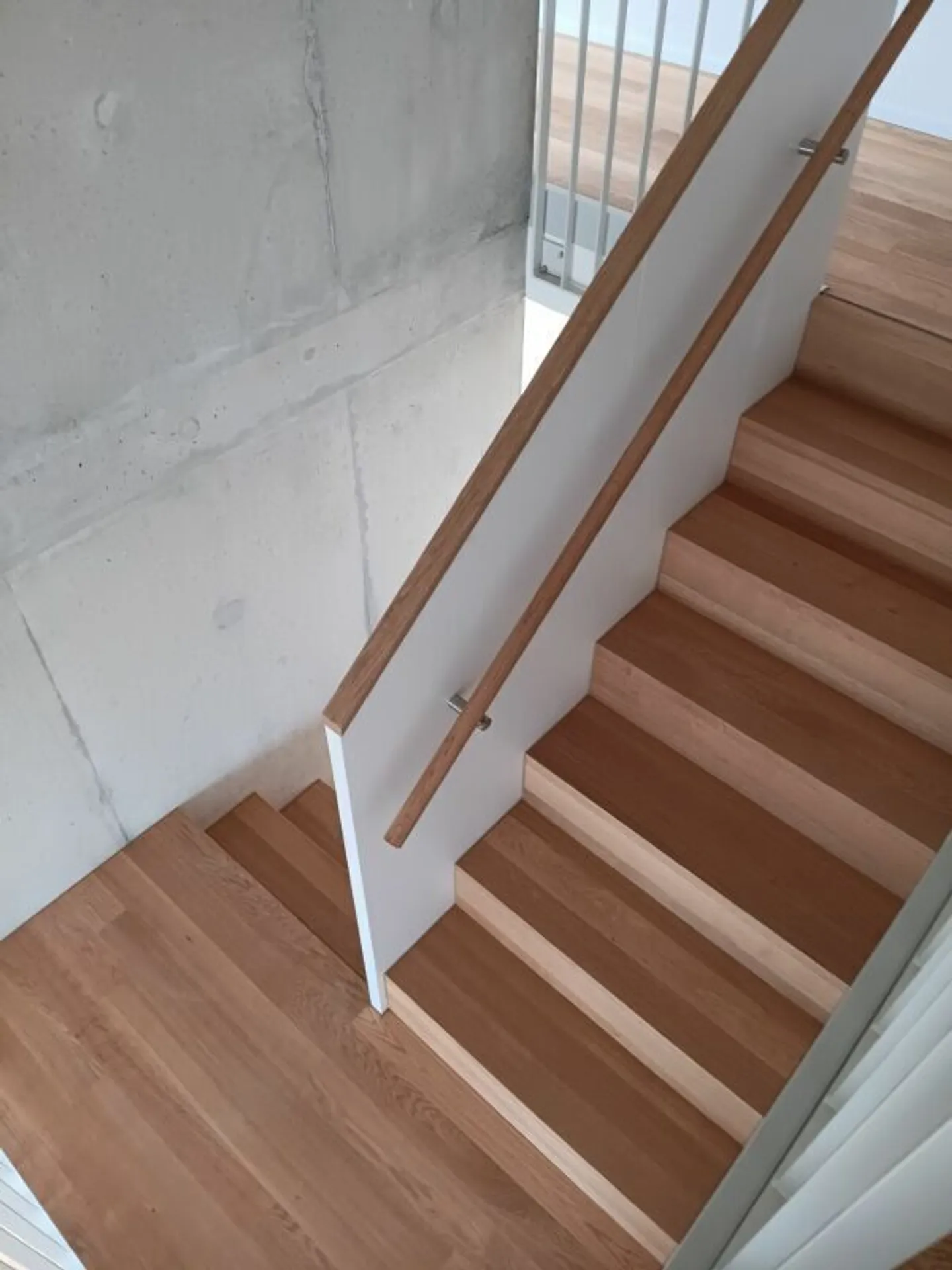 Living and working under one roof in a dreamlike 4.5-room attic apartment with gallery - Photo 7 of 11