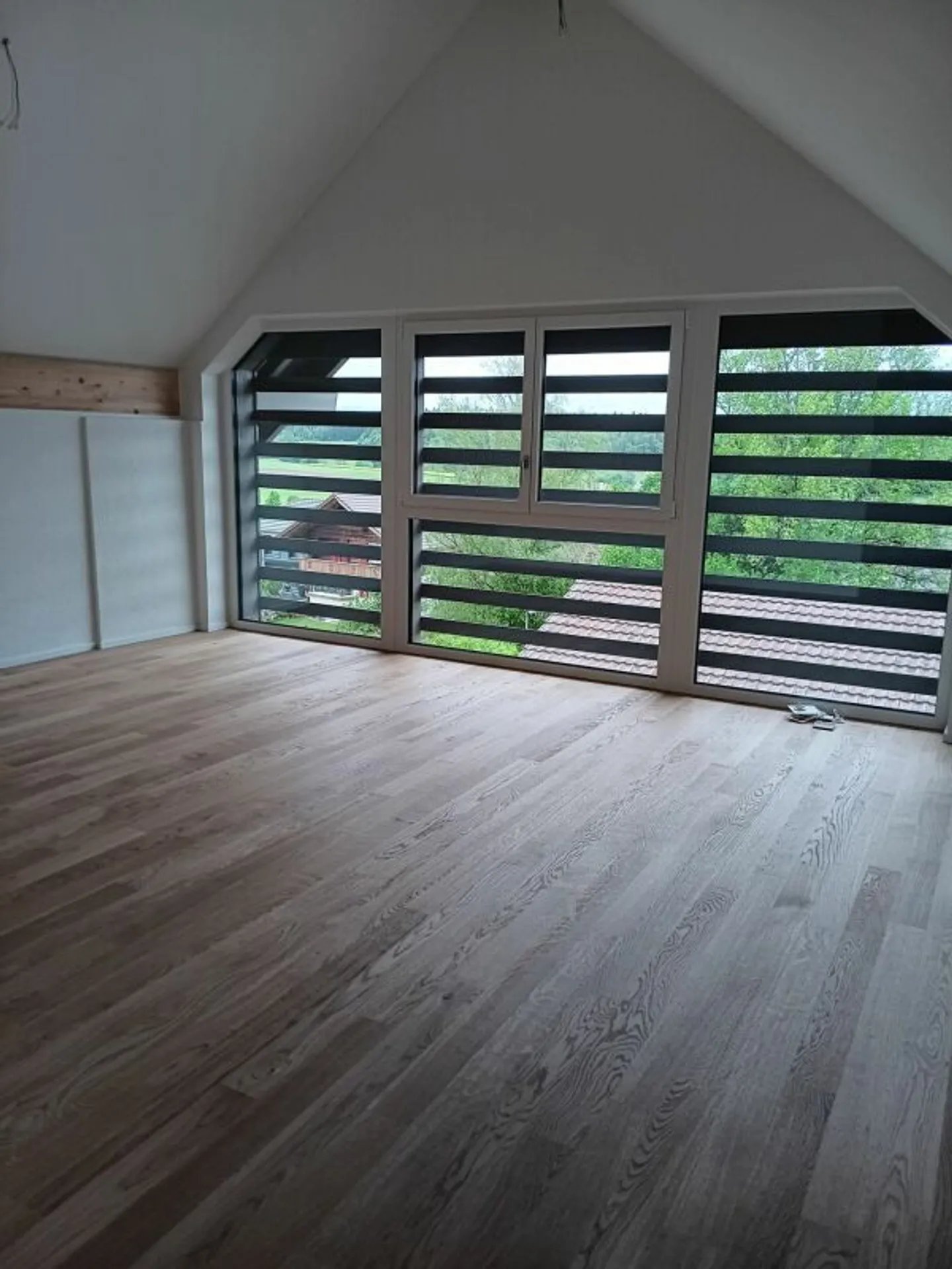 Living and working under one roof in a dreamlike 4.5-room attic apartment with gallery - Photo 8 of 11
