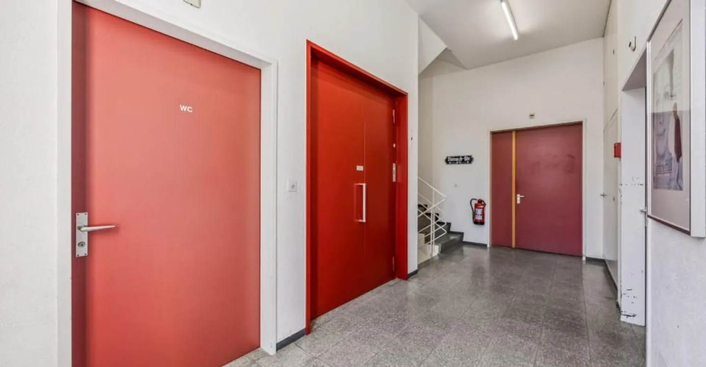 Small, bright, flexible: Office space in a prime location in Heerbrugg - Photo 2 of 2