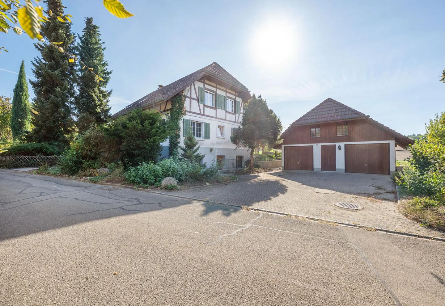 Spacious residential house with plenty of outdoor space in an idyllic location - Photo 5 of 19