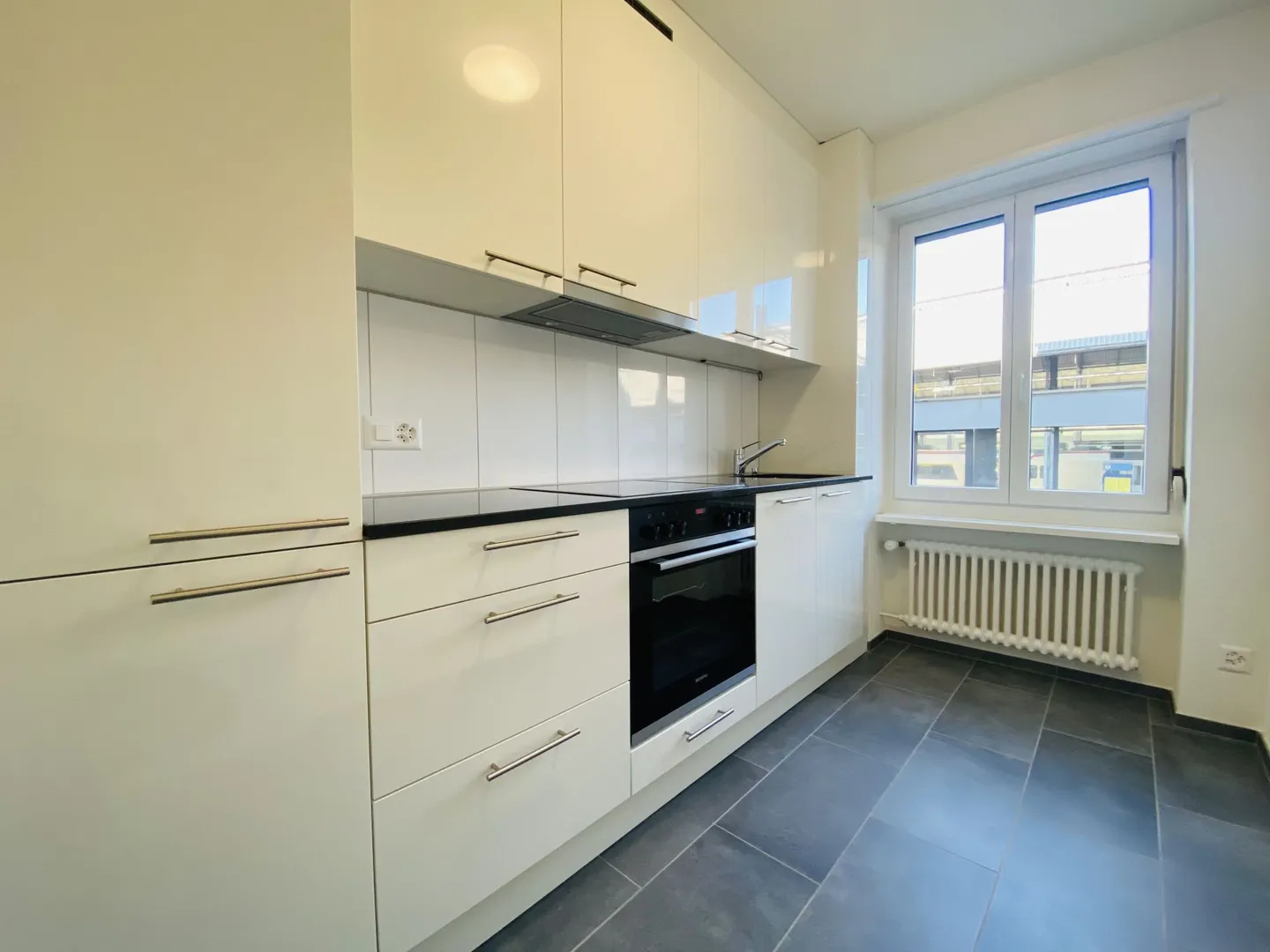 Second occupancy 2.5-room apartment with balcony and cellar (1001) - Photo 1 of 12