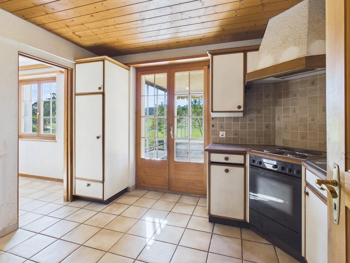 Spacious residential house with plenty of outdoor space in an idyllic location - Photo 10 of 19