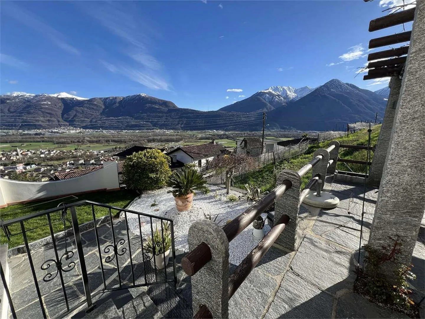 Charmantes Haus mit atemberaubender Aussicht und Pool - Foto 11 von 13