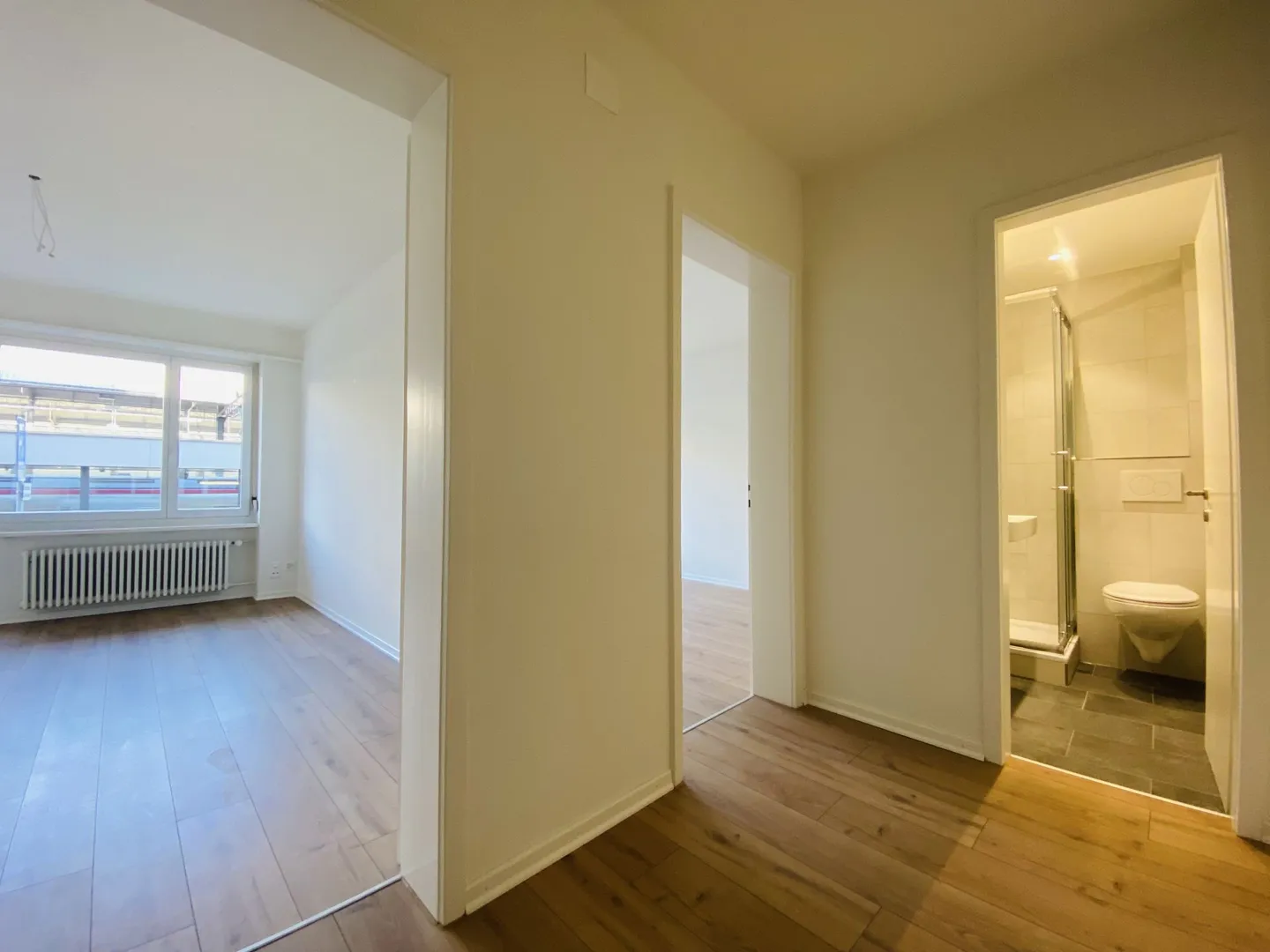 Second occupancy 2.5-room apartment with balcony and cellar (1001) - Photo 2 of 12