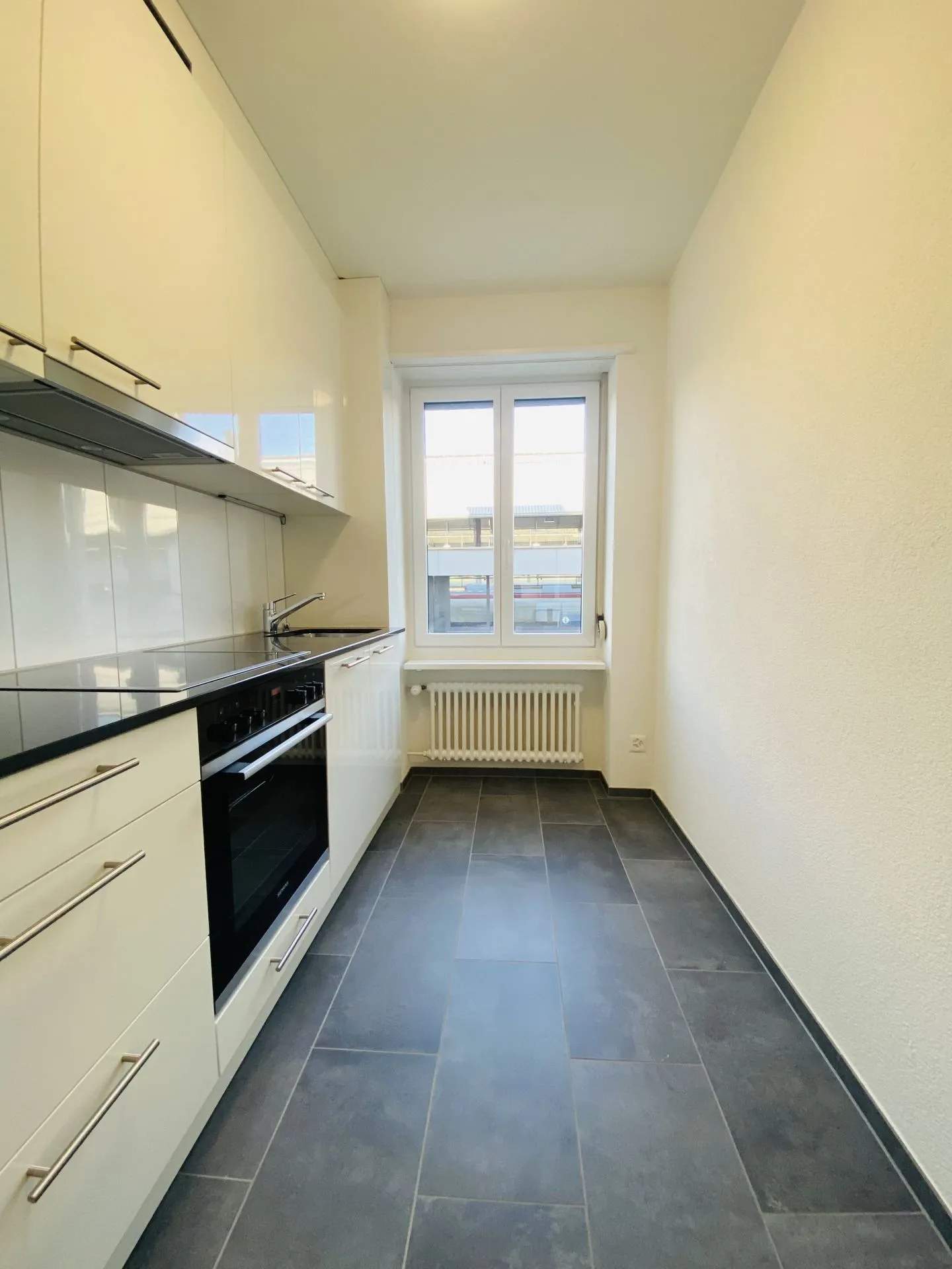 Second occupancy 2.5-room apartment with balcony and cellar (1001) - Photo 6 of 12