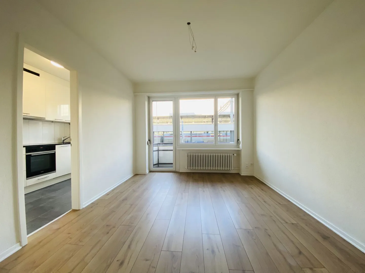 Second occupancy 2.5-room apartment with balcony and cellar (1001) - Photo 7 of 12