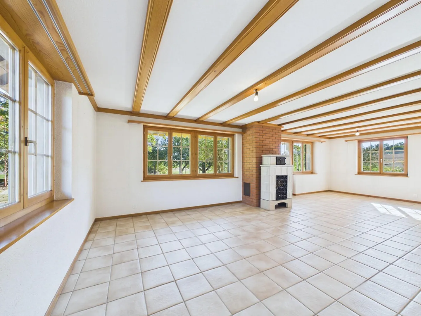 Spacious residential house with plenty of outdoor space in an idyllic location - Photo 9 of 19