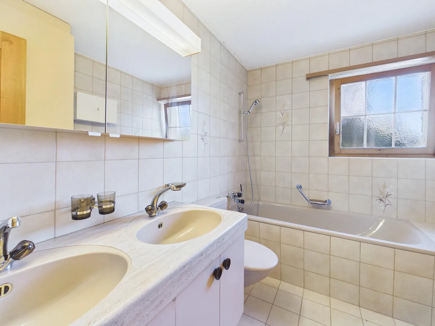 Spacious residential house with plenty of outdoor space in an idyllic location - Photo 12 of 19