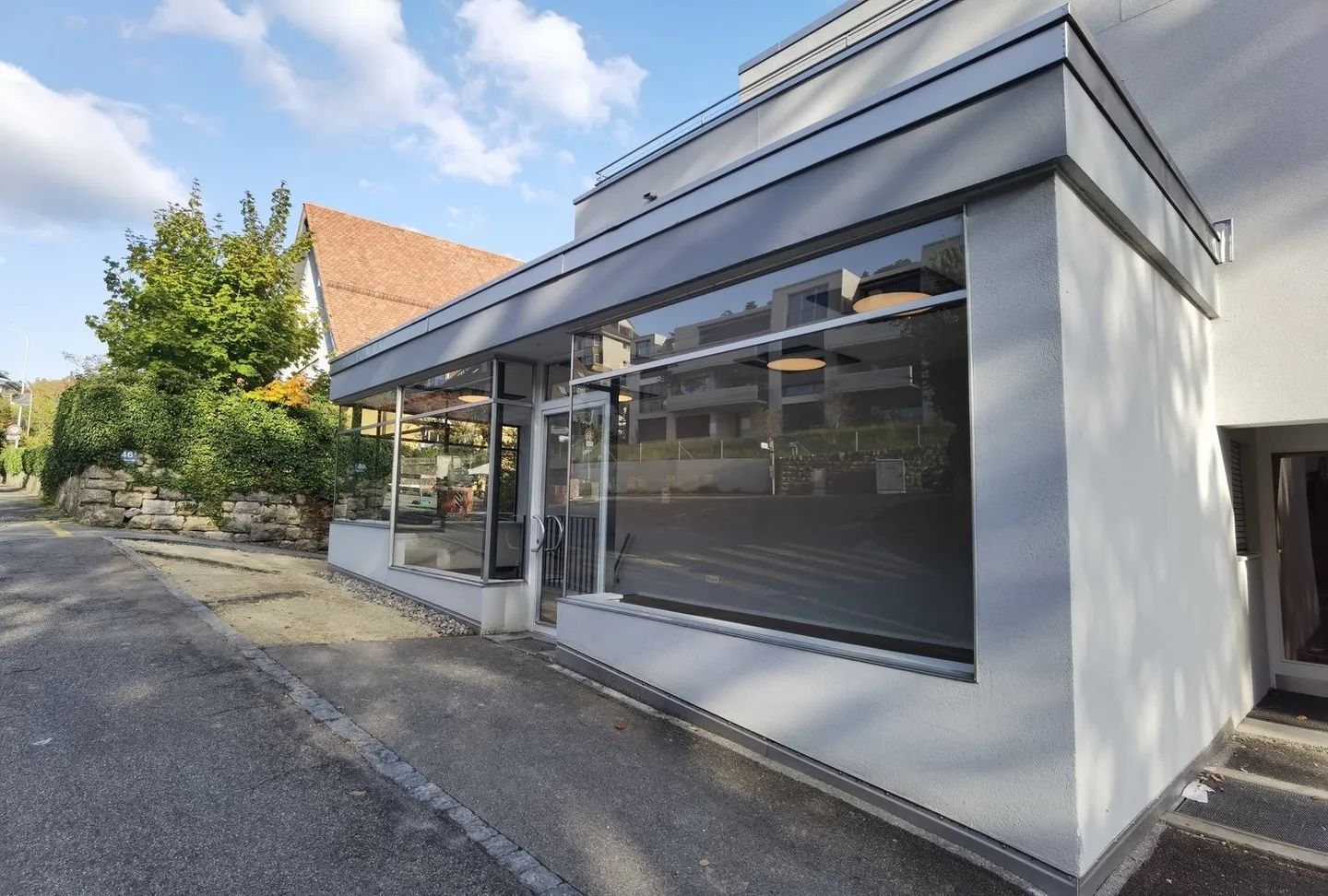 Votre nouveau emplacement à Bienne - lumineux, central et polyvalent - Photo 3 sur 7