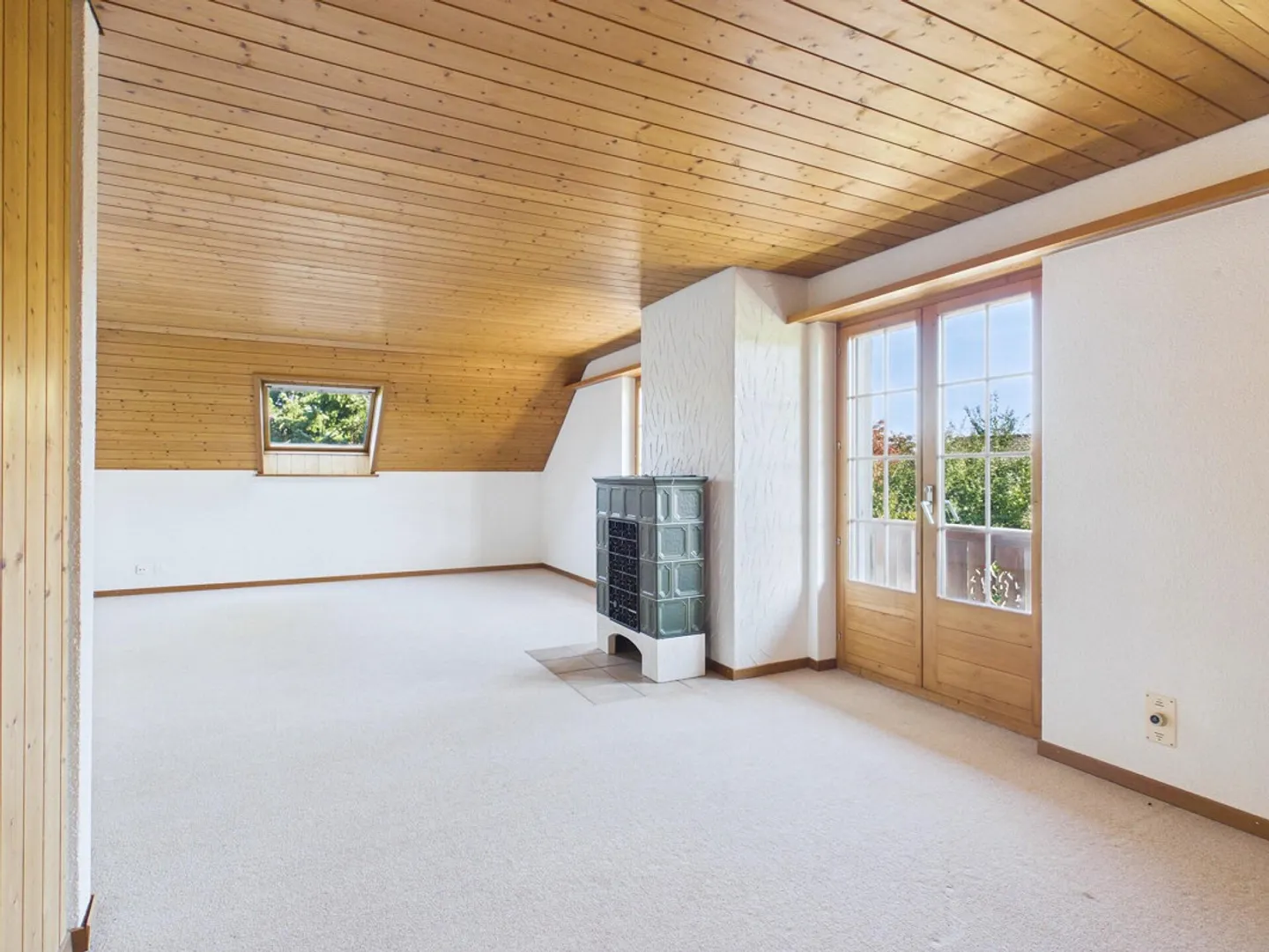 Spacious residential house with plenty of outdoor space in an idyllic location - Photo 13 of 19