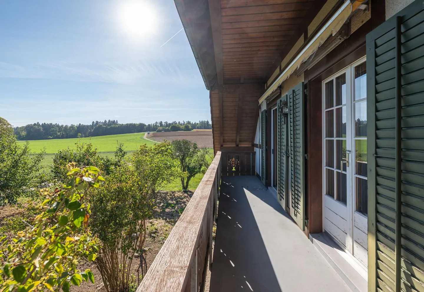 Spacious residential house with plenty of outdoor space in an idyllic location - Photo 18 of 19