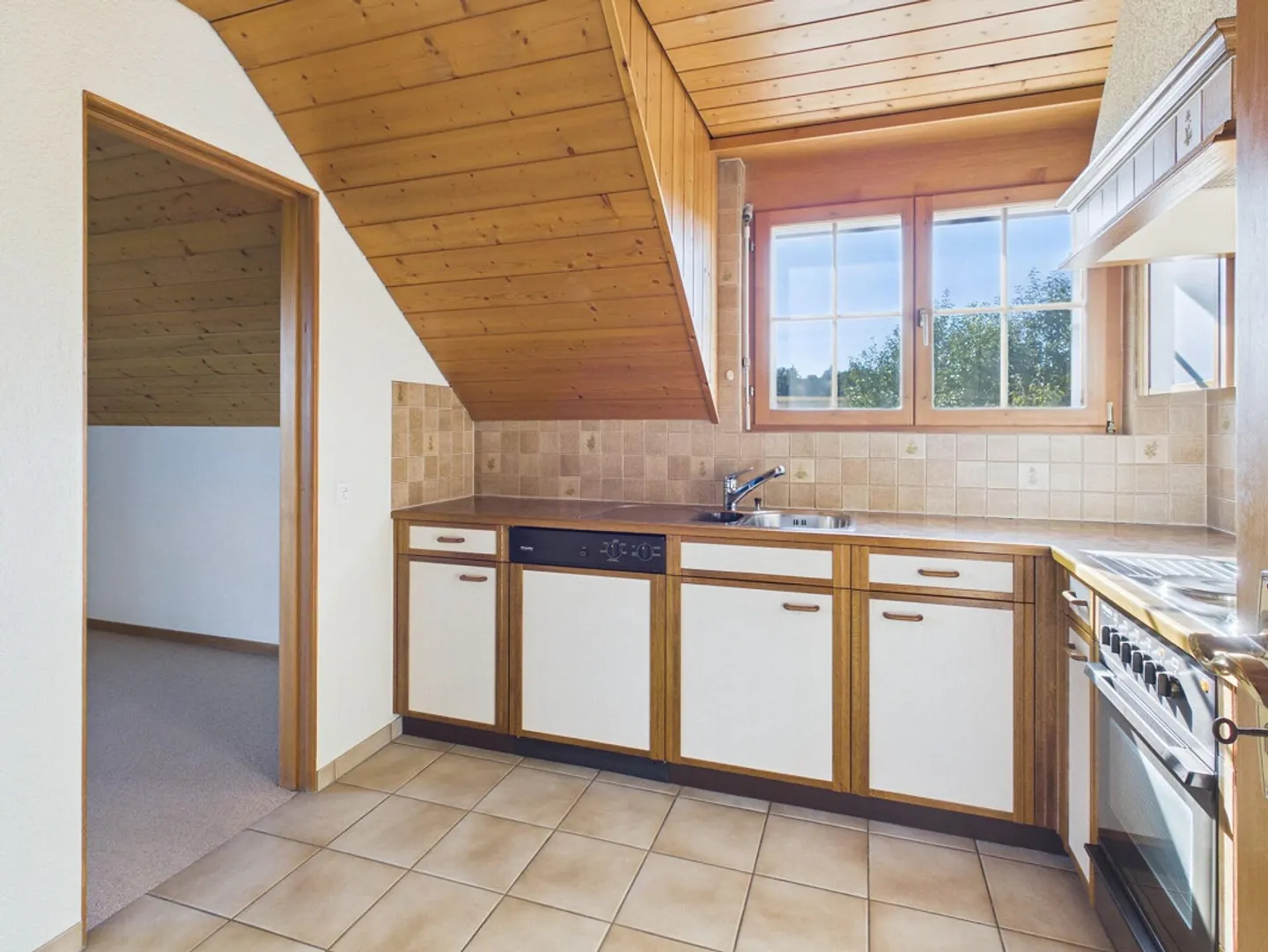Spacious residential house with plenty of outdoor space in an idyllic location - Photo 15 of 19