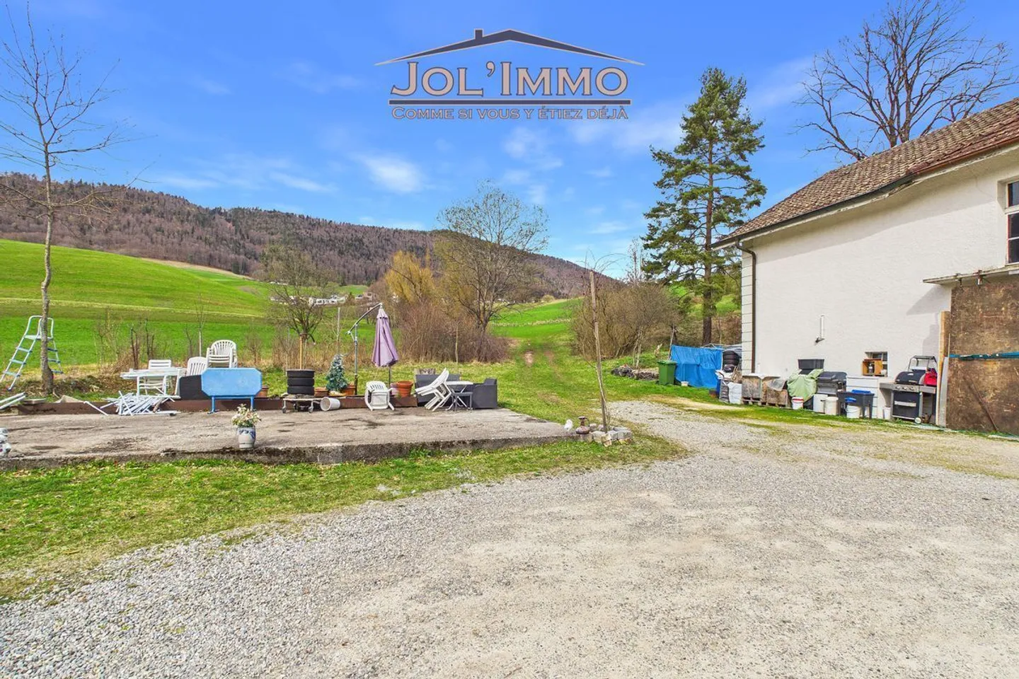 Property with character and 3 apartments and building land in Perrefitte - Photo 4 of 13
