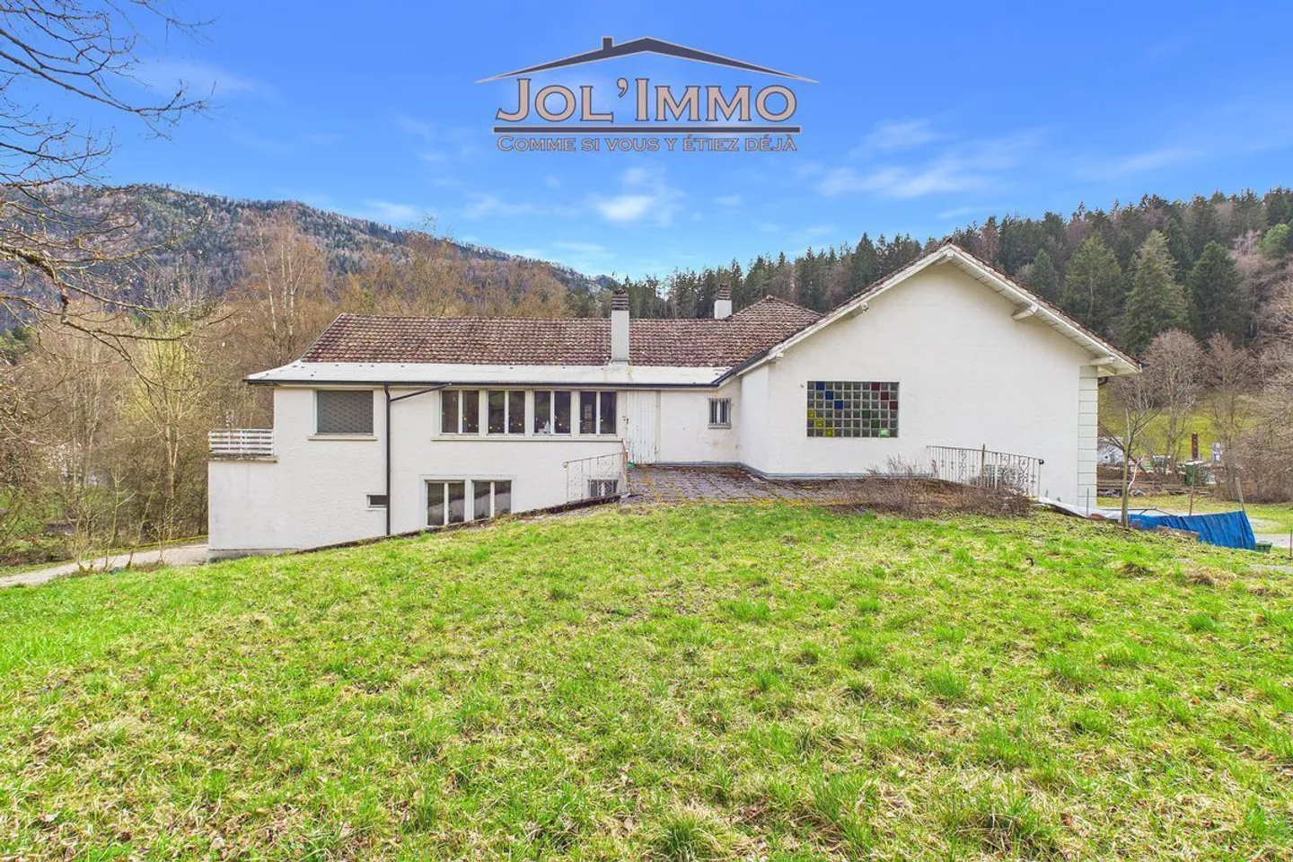 Property with character and 3 apartments and building land in Perrefitte - Photo 3 of 13