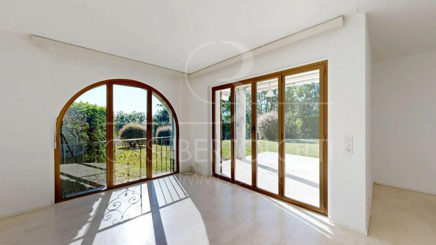 A House That Touches Your Heart - Mediterranean Happiness in Arcegno - Photo 3 of 11