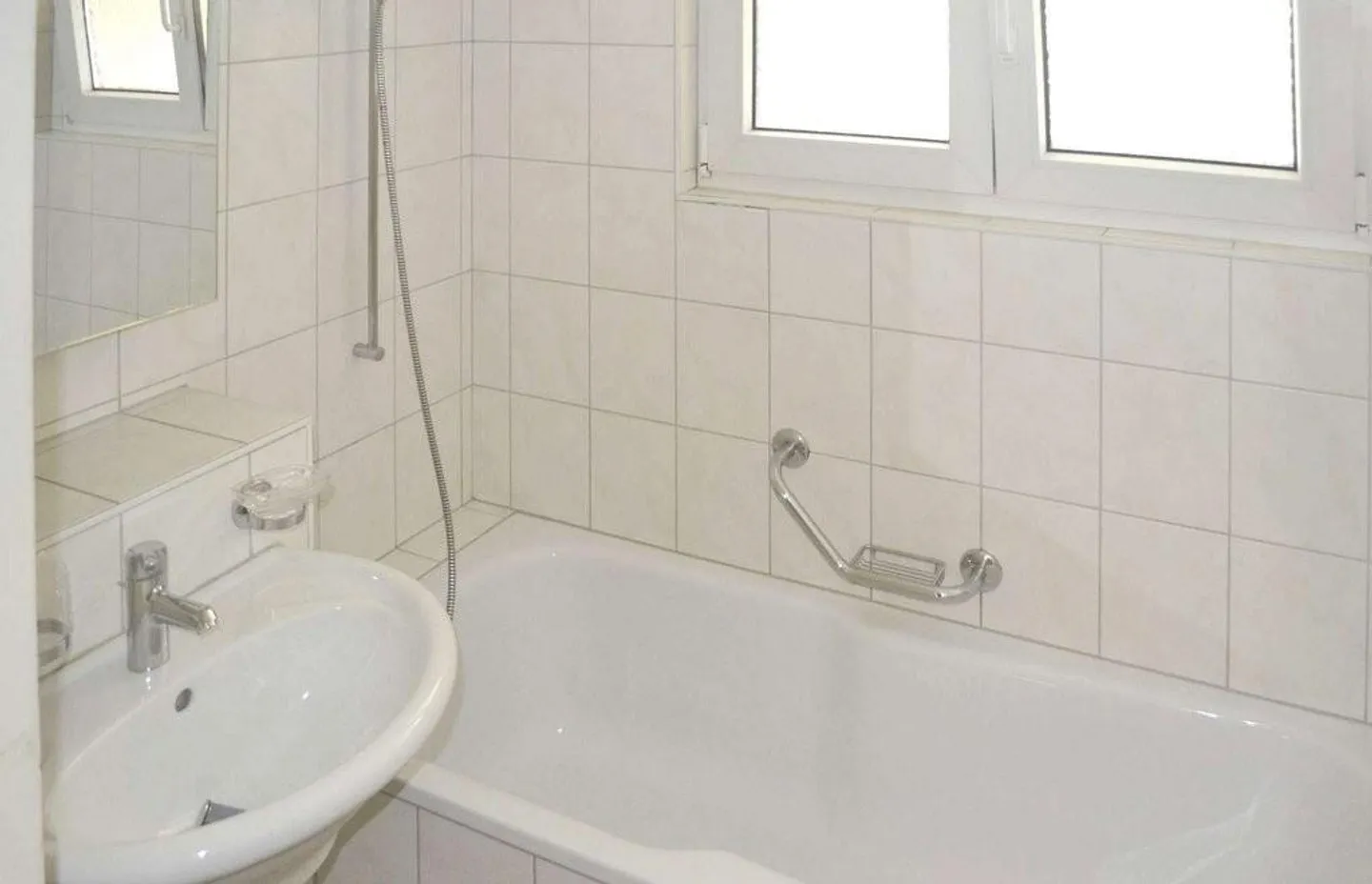 Perfect location of your new apartment - Photo 6 of 7