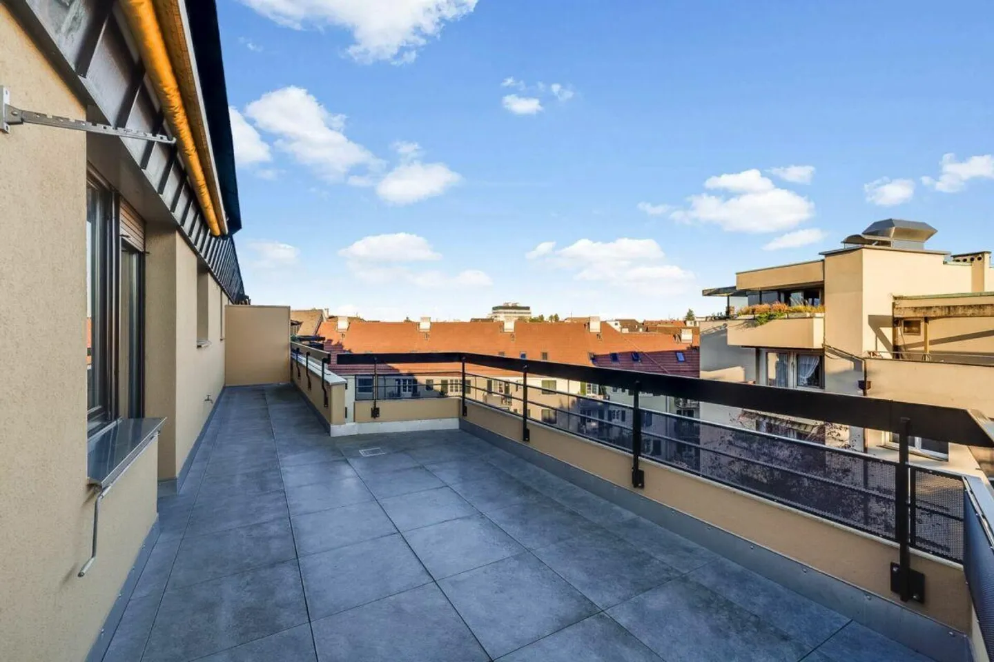 Attractive 4.5-room penthouse apartment with 2 terraces and 2 parking spaces... - Photo 5 of 12