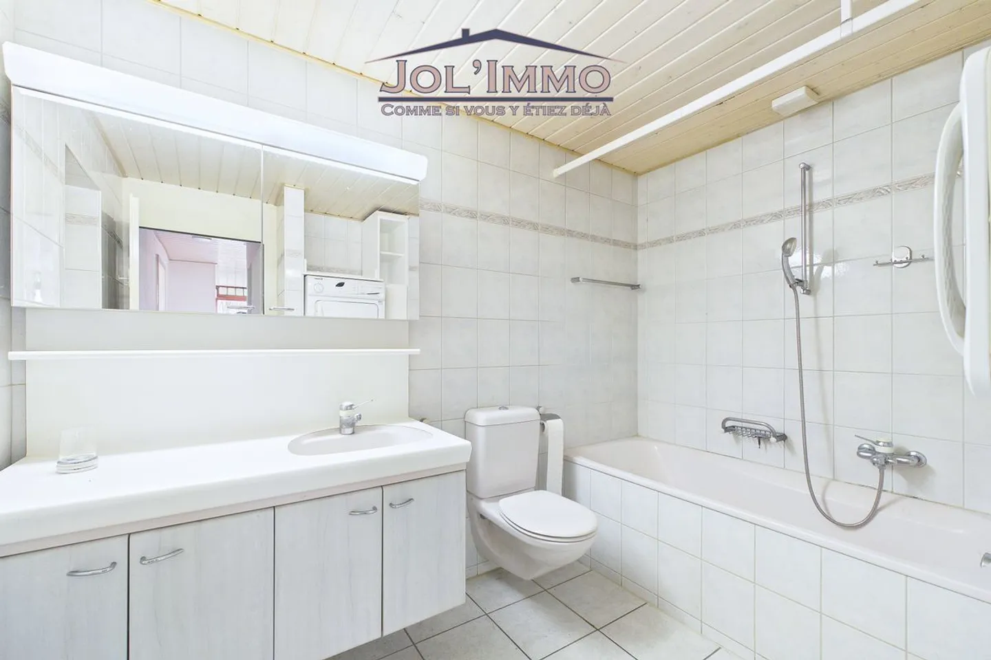 Property with character and 3 apartments and building land in Perrefitte - Photo 11 of 13