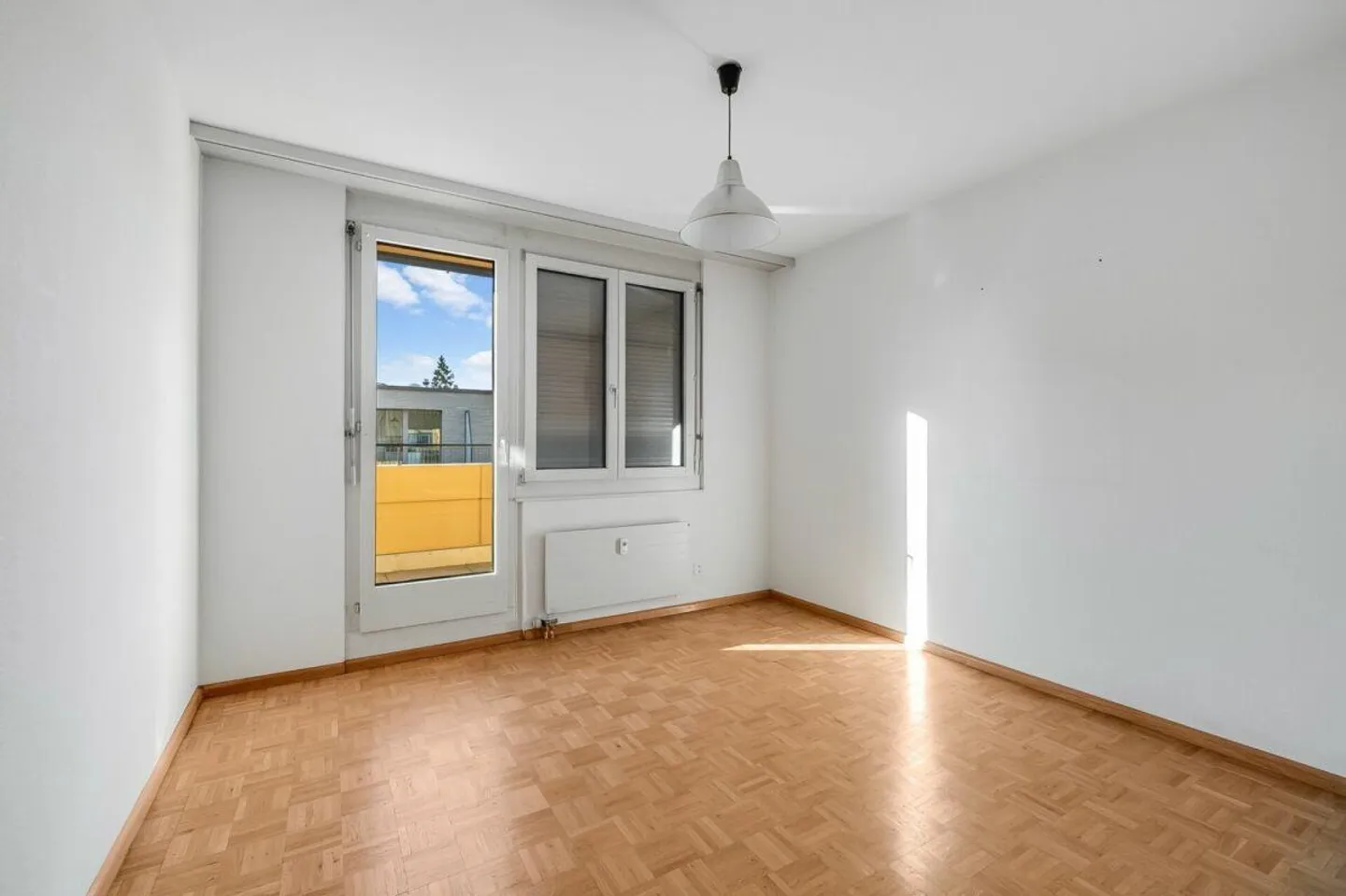 Attractive 4.5-room penthouse apartment with 2 terraces and 2 parking spaces... - Photo 8 of 12