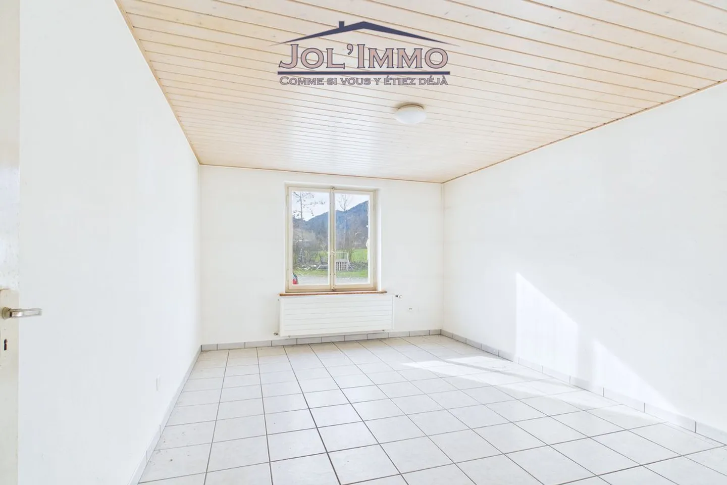 Property with character and 3 apartments and building land in Perrefitte - Photo 12 of 13
