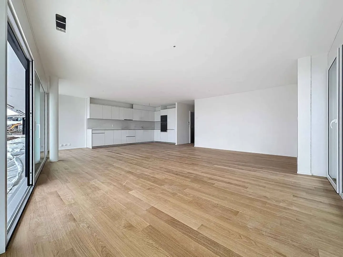 New promotion: 5.5-room apartment with covered terrace and garden - Photo 4 of 12