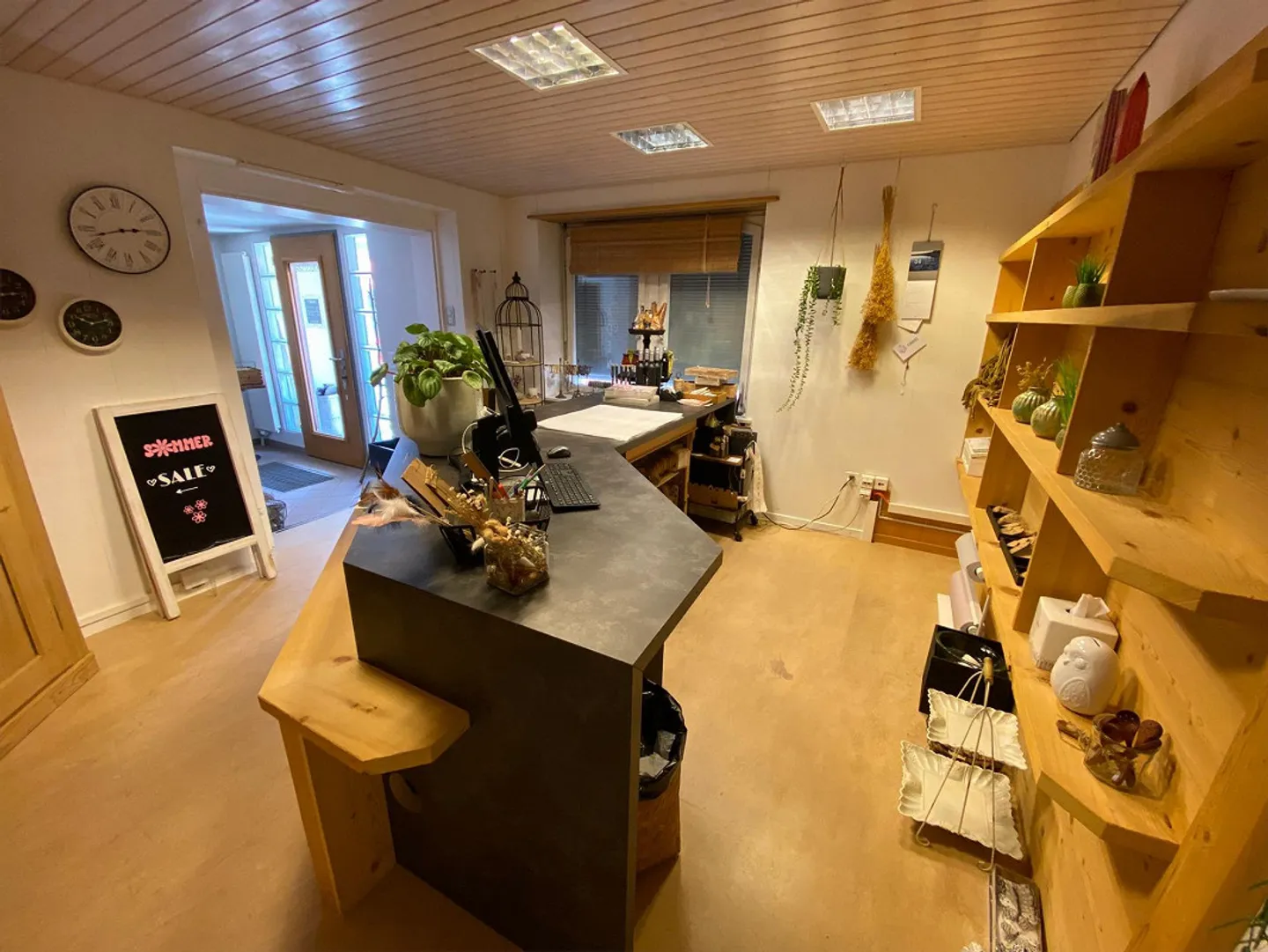 Commercial Spaces & Offices - Photo 4 of 24
